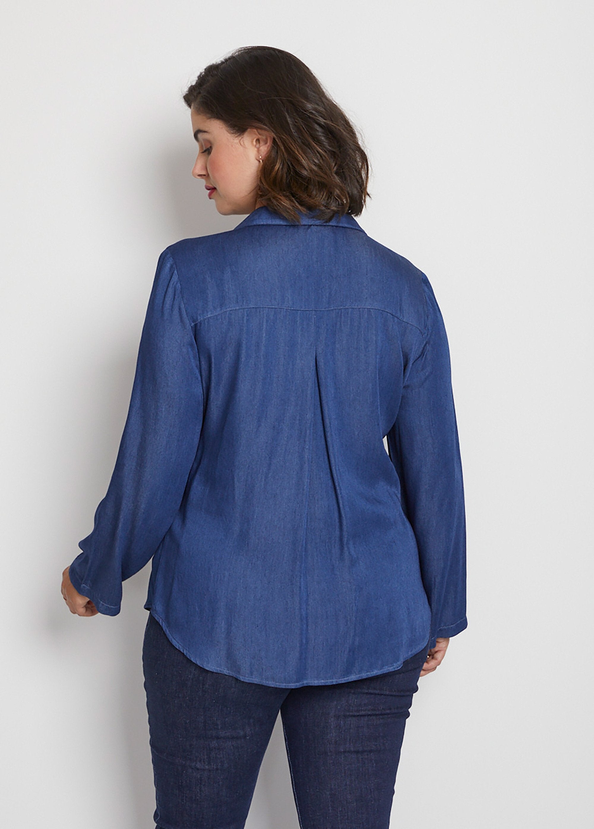 Blouse_van_vloeiende_stof_met_juwelenkraag_Bleu_DO1_curvy