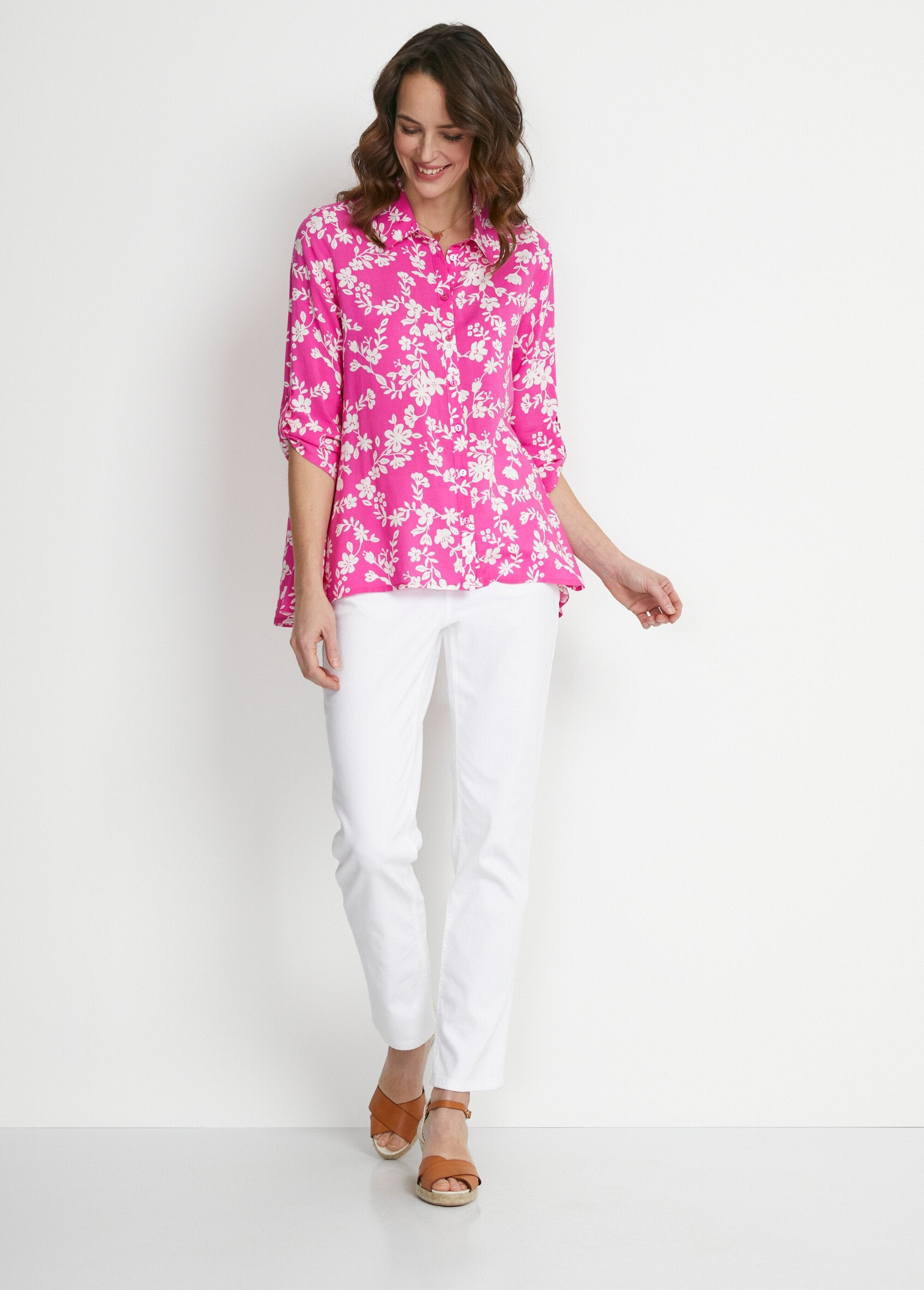 Bedrukte_blouse_3/4_mouwen_langere_achterkant_Fuchsia_et_blanc_SF1_slim