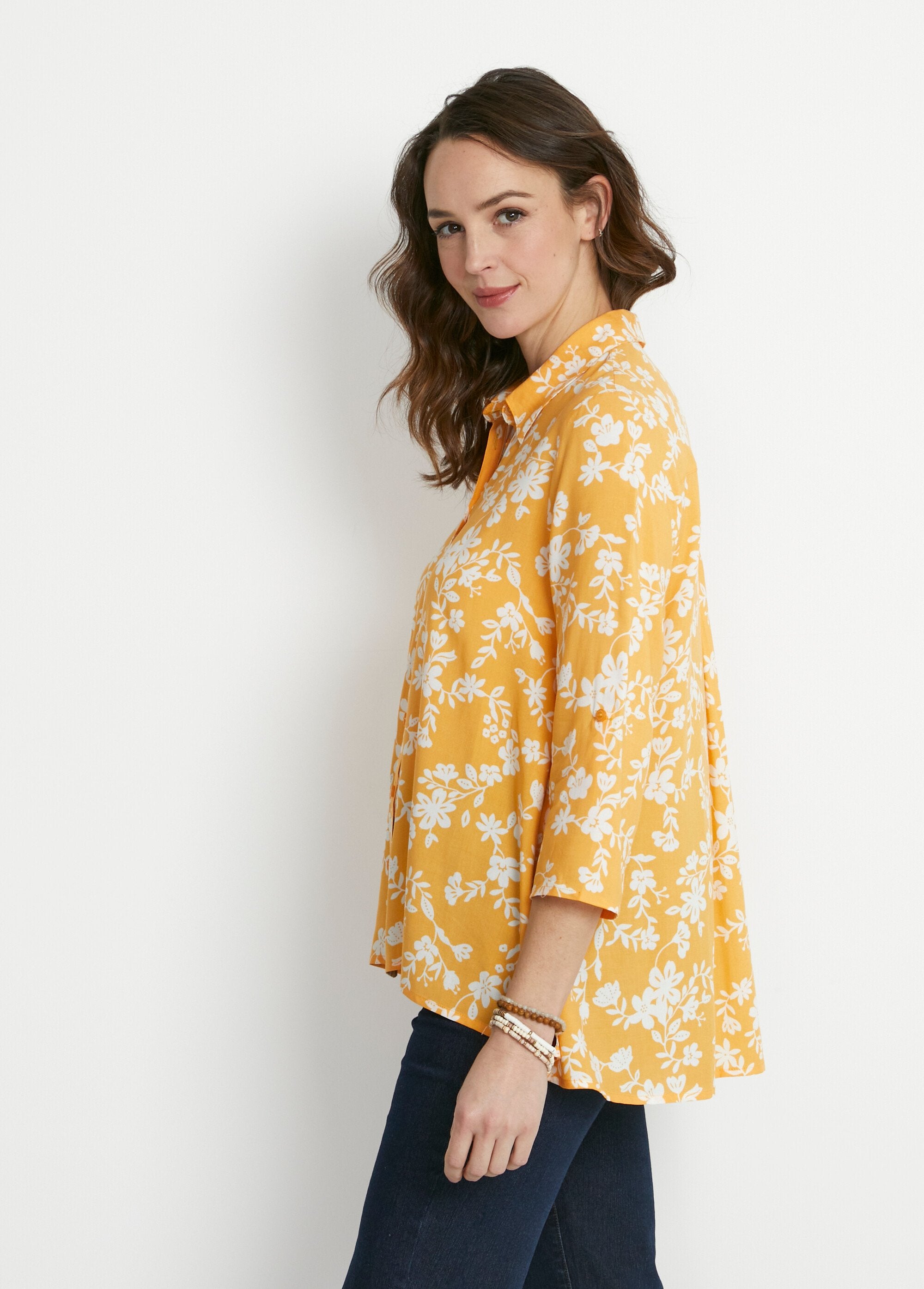Bedrukte_blouse_3/4_mouwen_langere_achterkant_Jaune_et_blanc_DR1_slim