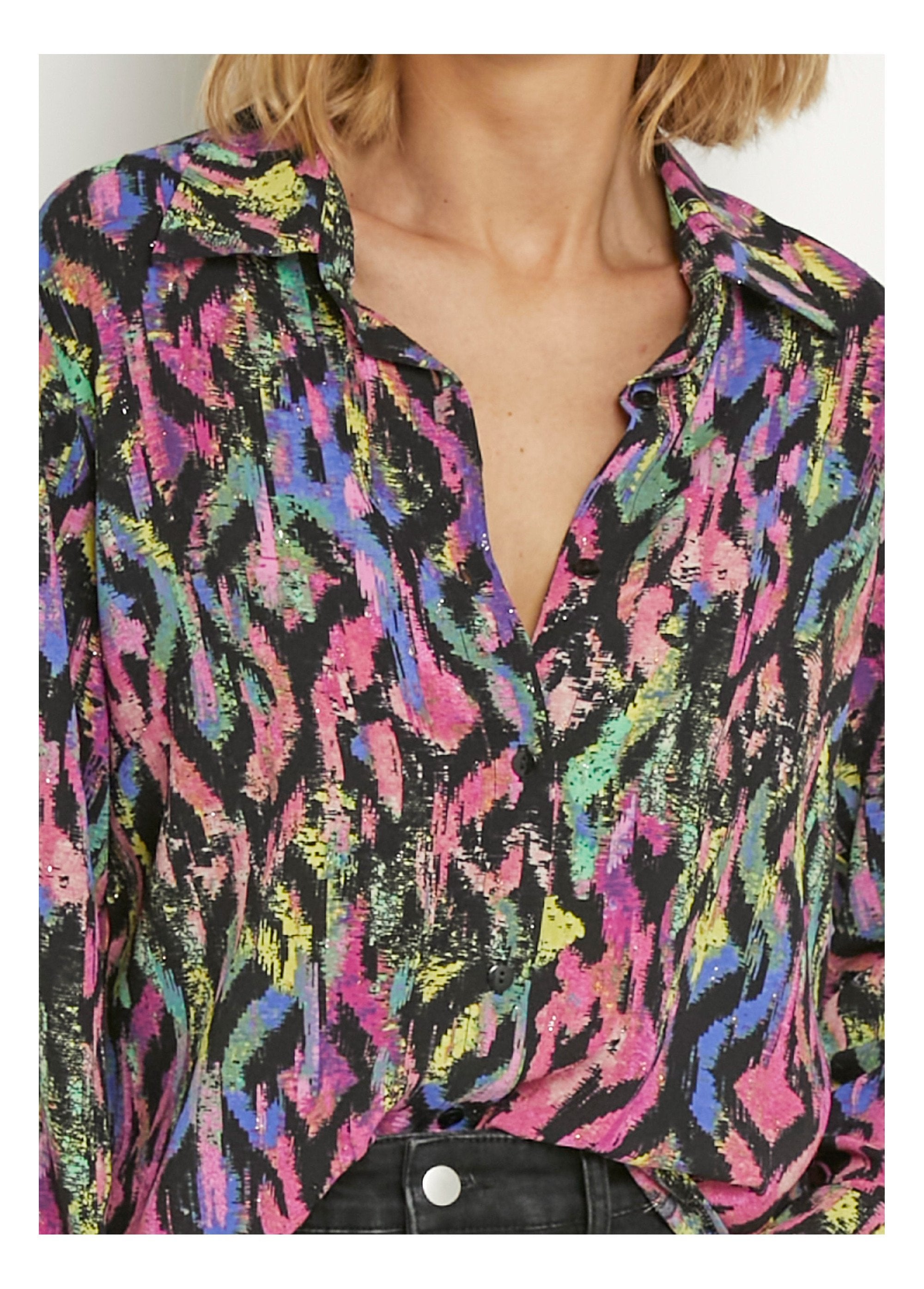 Bedrukte_blouse_met_metallic_details_Multicolre_DE1_slim