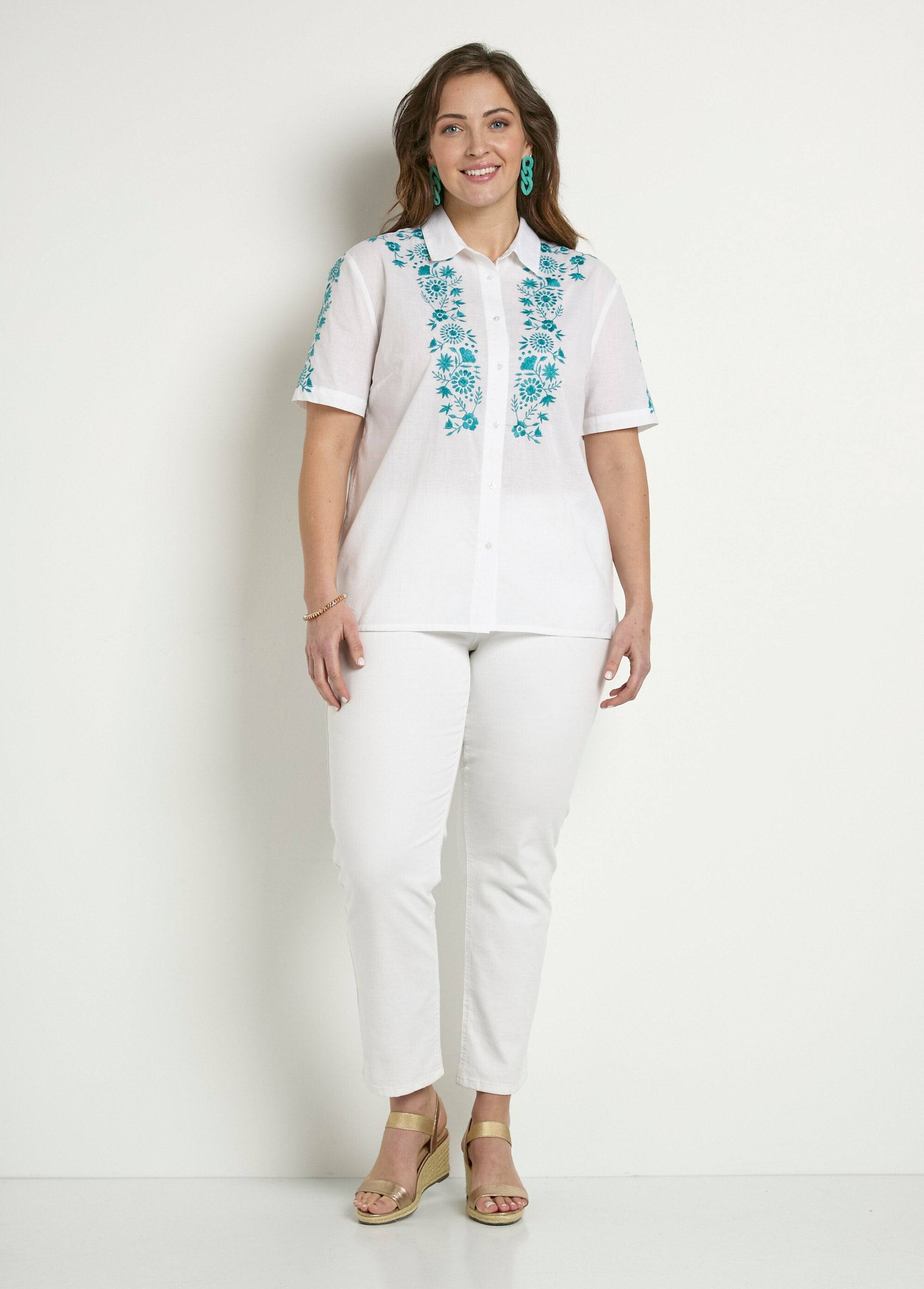 Lange_katoenen_blouse_met_borduursel,_korte_mouwen_Bleu_et_blanc_SF1_slim