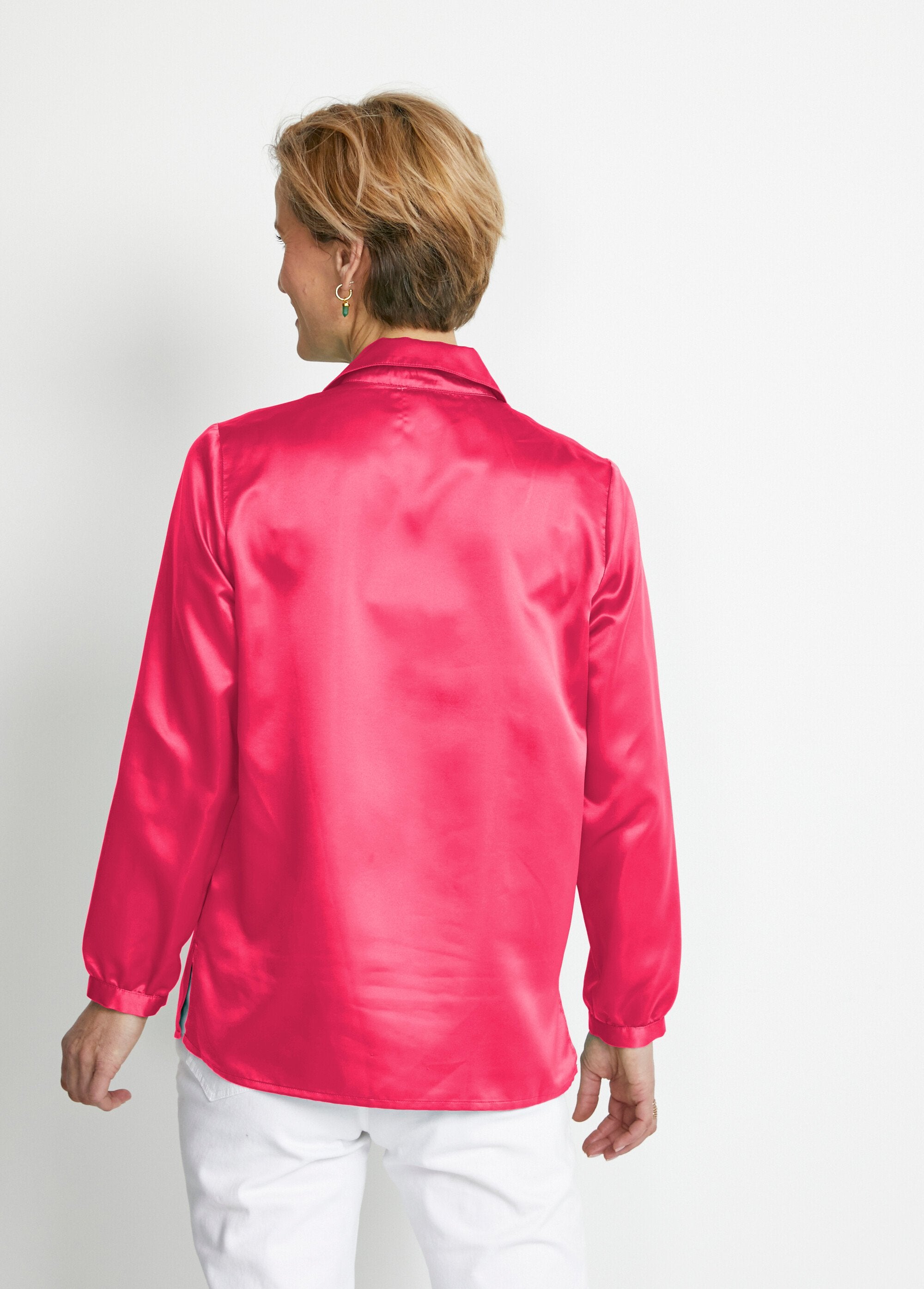 Lange_rechte_satijnen_blouse_met_knoopsluiting_Uni_fuchsia_DO1_slim