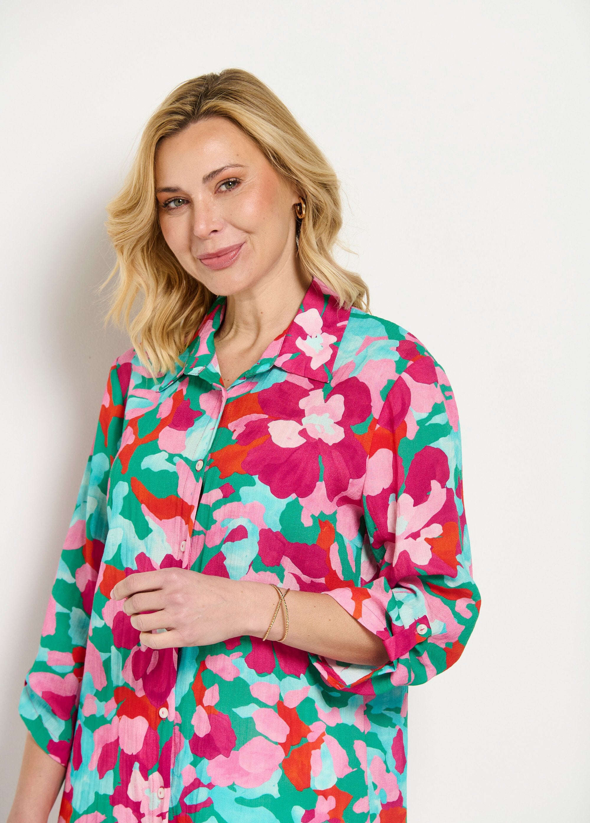 Lange_gebloemde_blouse_met_3/4_oprolmouwen_Rose_et_bleu_DE1_slim