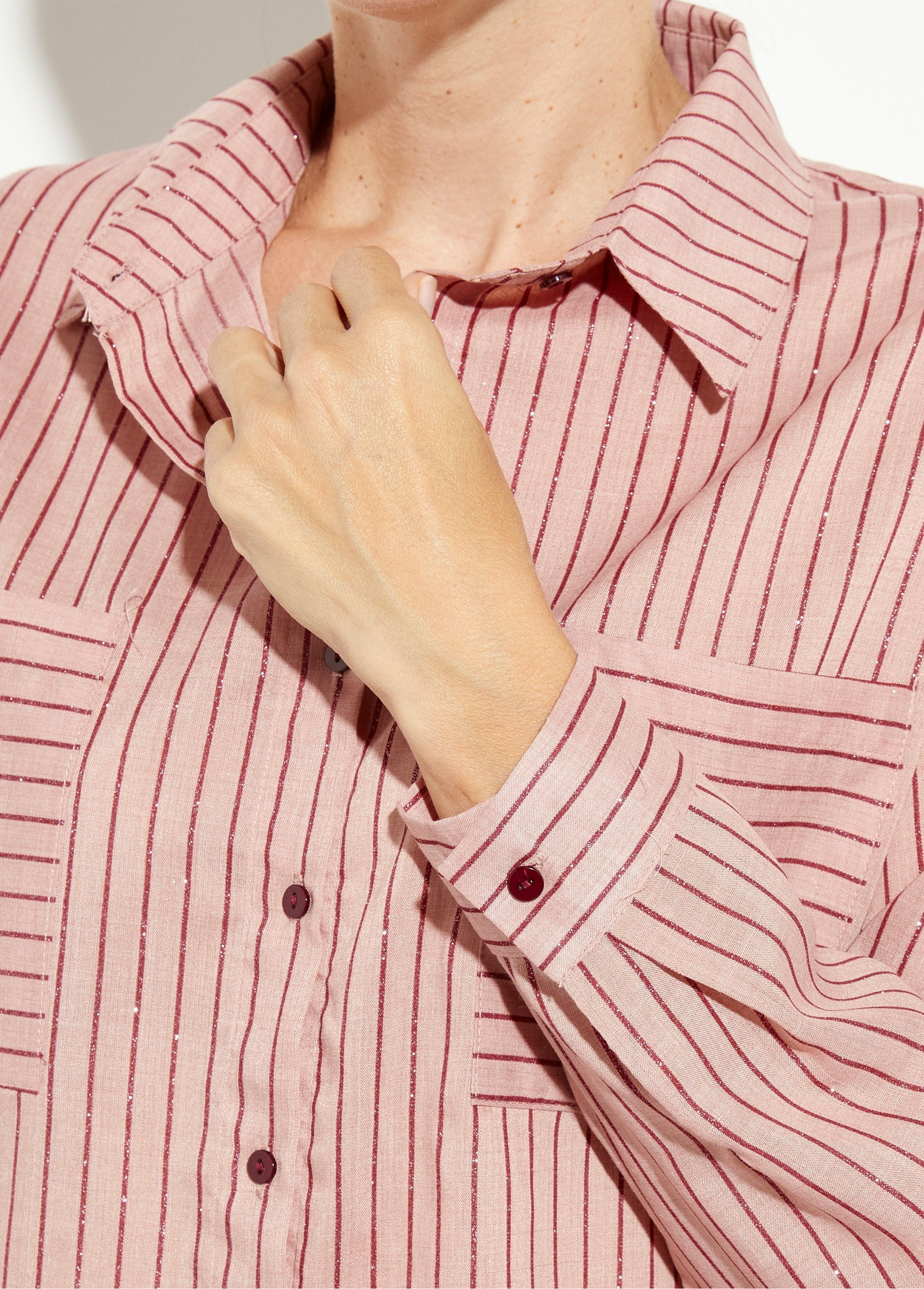 Blouse_met_lovertjes_en_strepen,_fijne_voile_Rose_et_bordeaux_DE1_slim