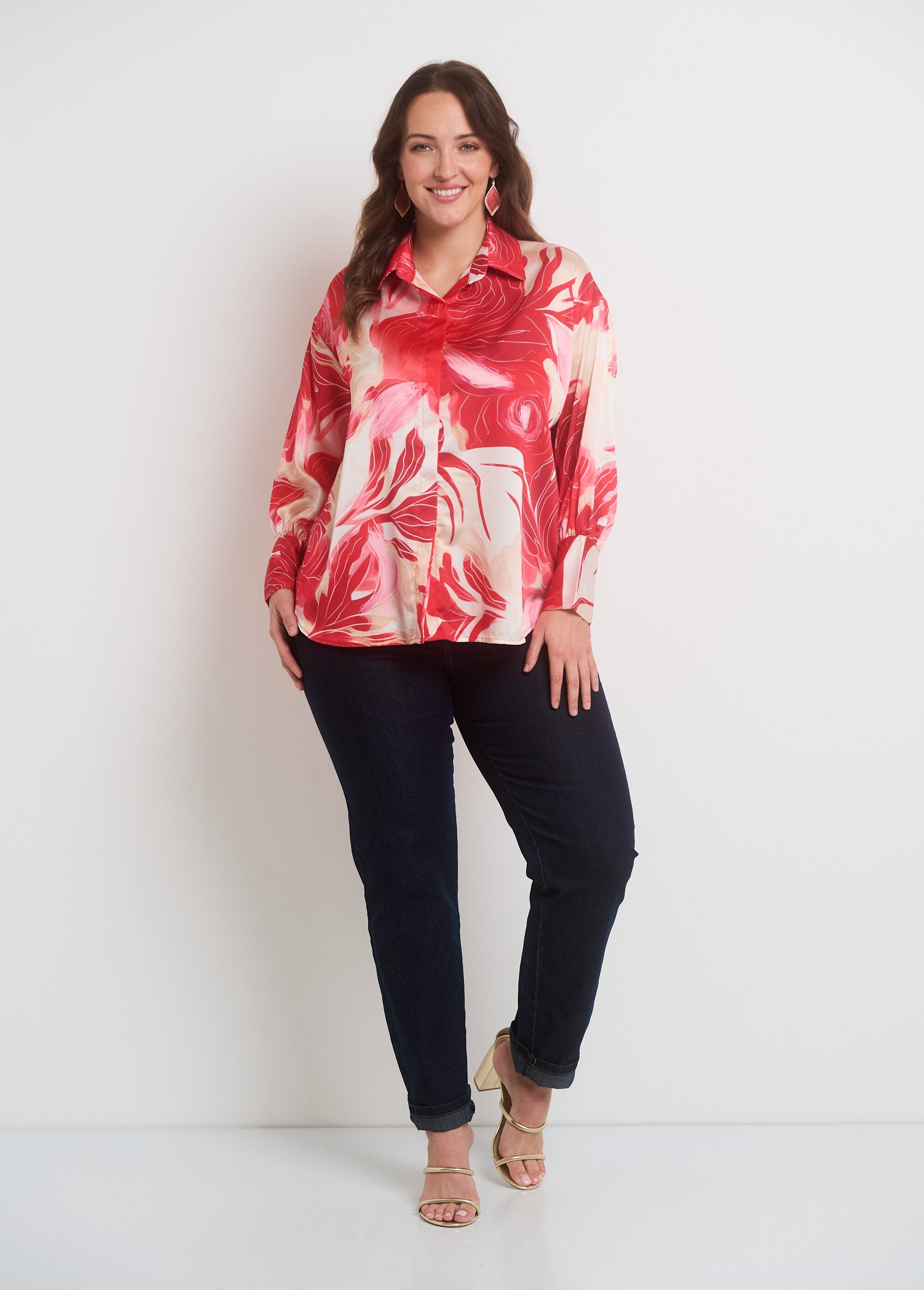 Gebloemde_satijnen_blouse_met_lange_mouwen_Rouge_et_rose_SF1_curvy