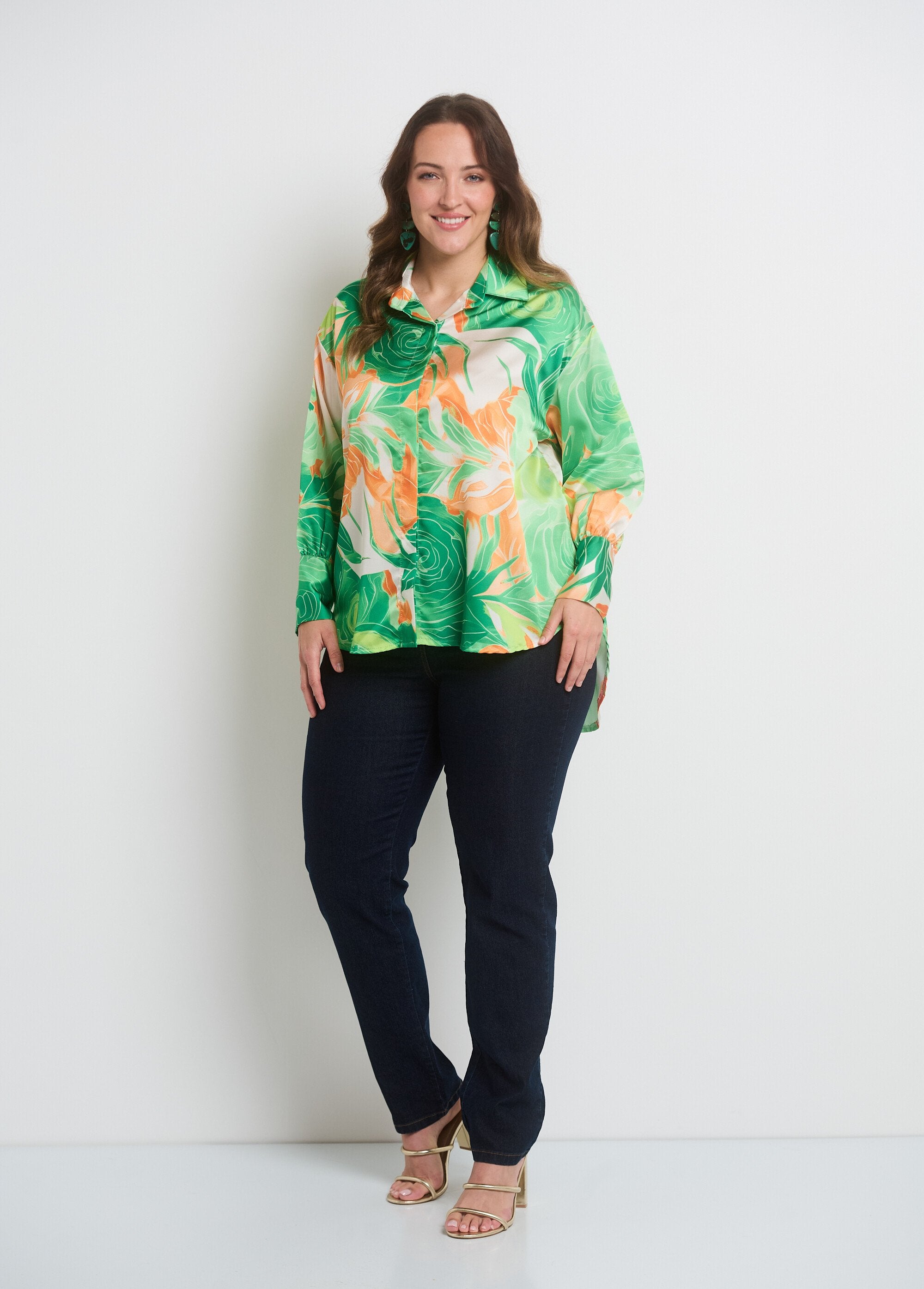 Gebloemde_satijnen_blouse_met_lange_mouwen_Vert_et_orange_SF1_curvy