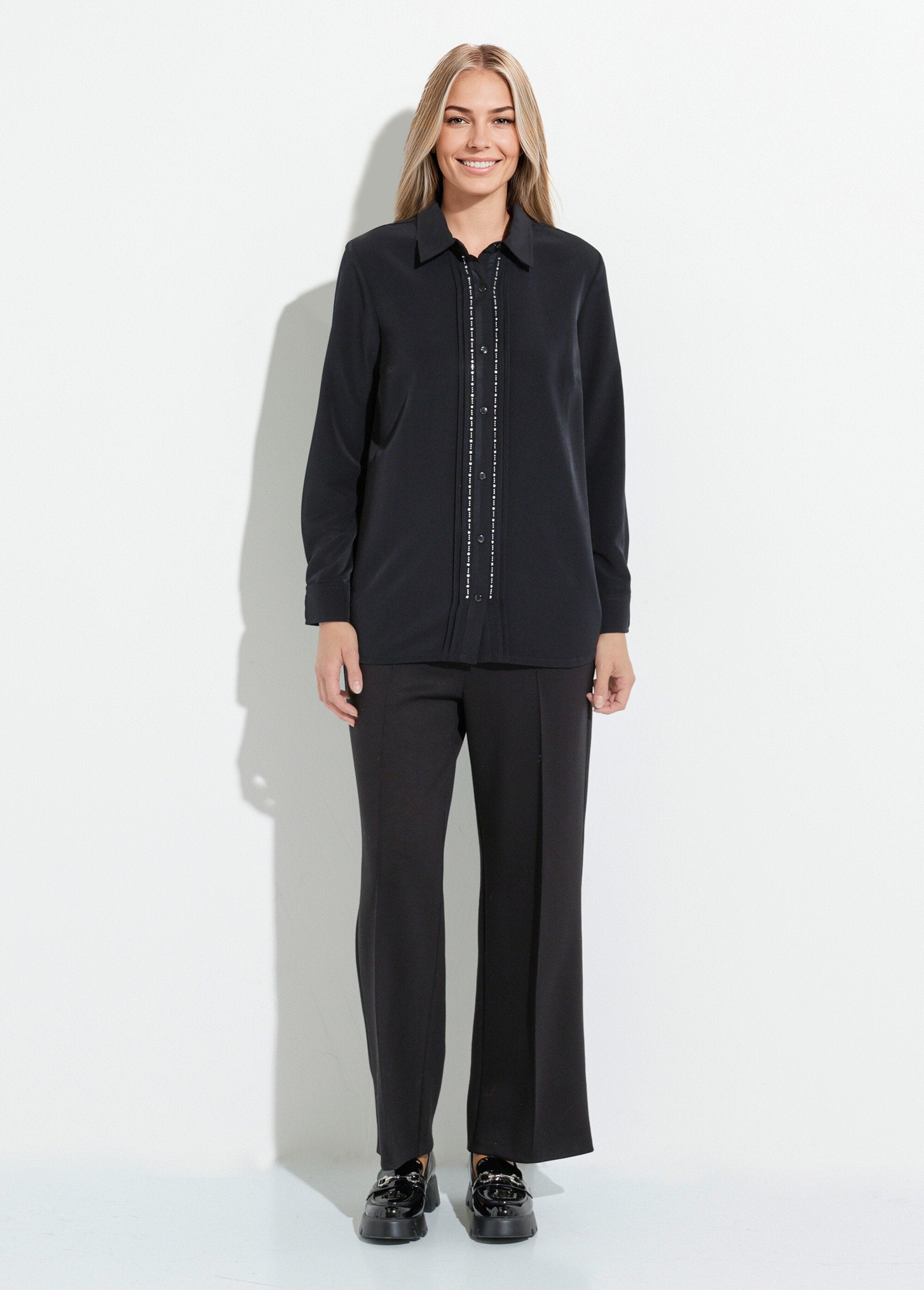 Effen_overhemd_met_lange_knoopsluiting_en_straskraag_Noir_SF1_slim