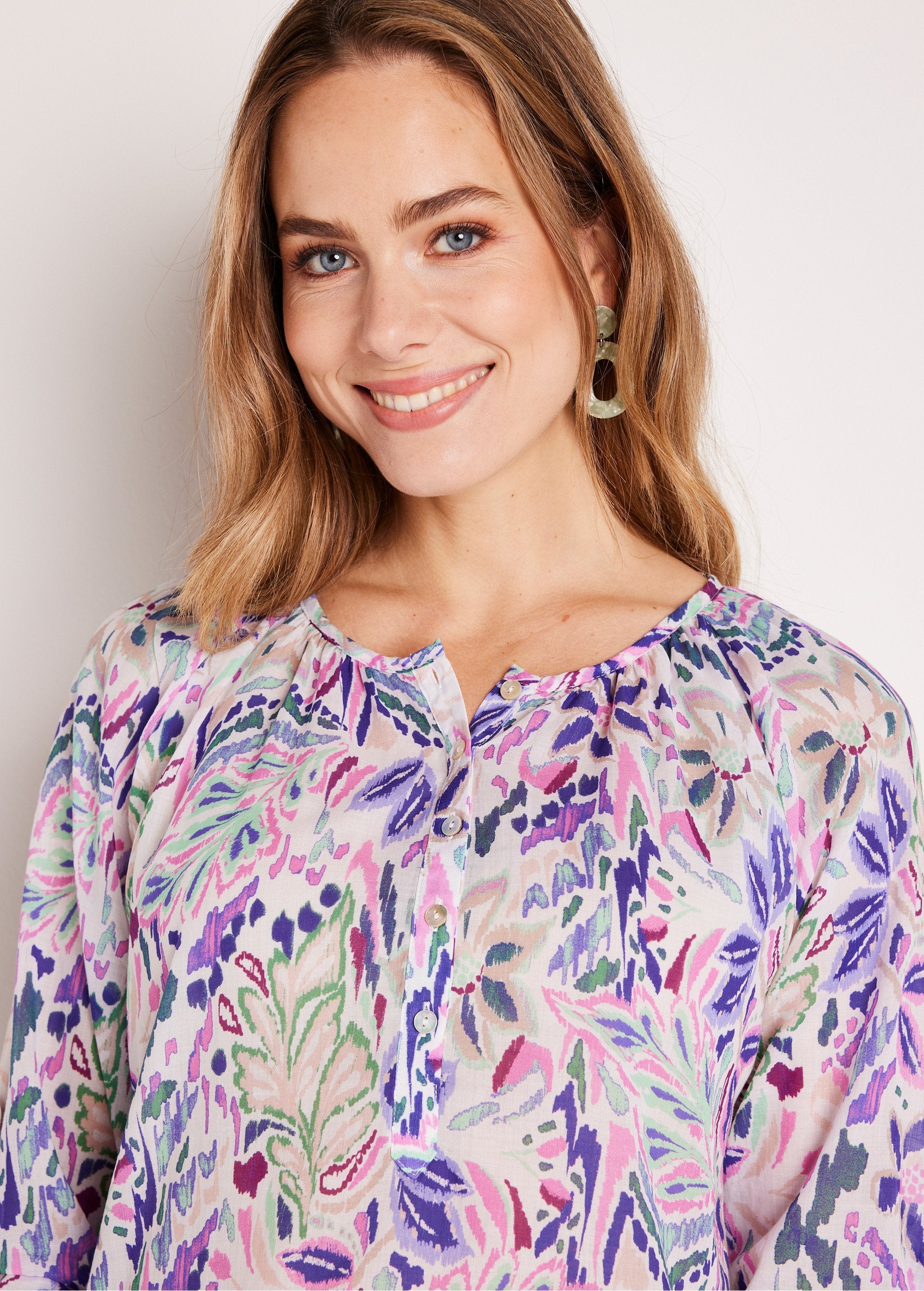 Tuniek_met_kasjmierprint_en_knoopsluiting_Paars_en_roze_DE1_slim