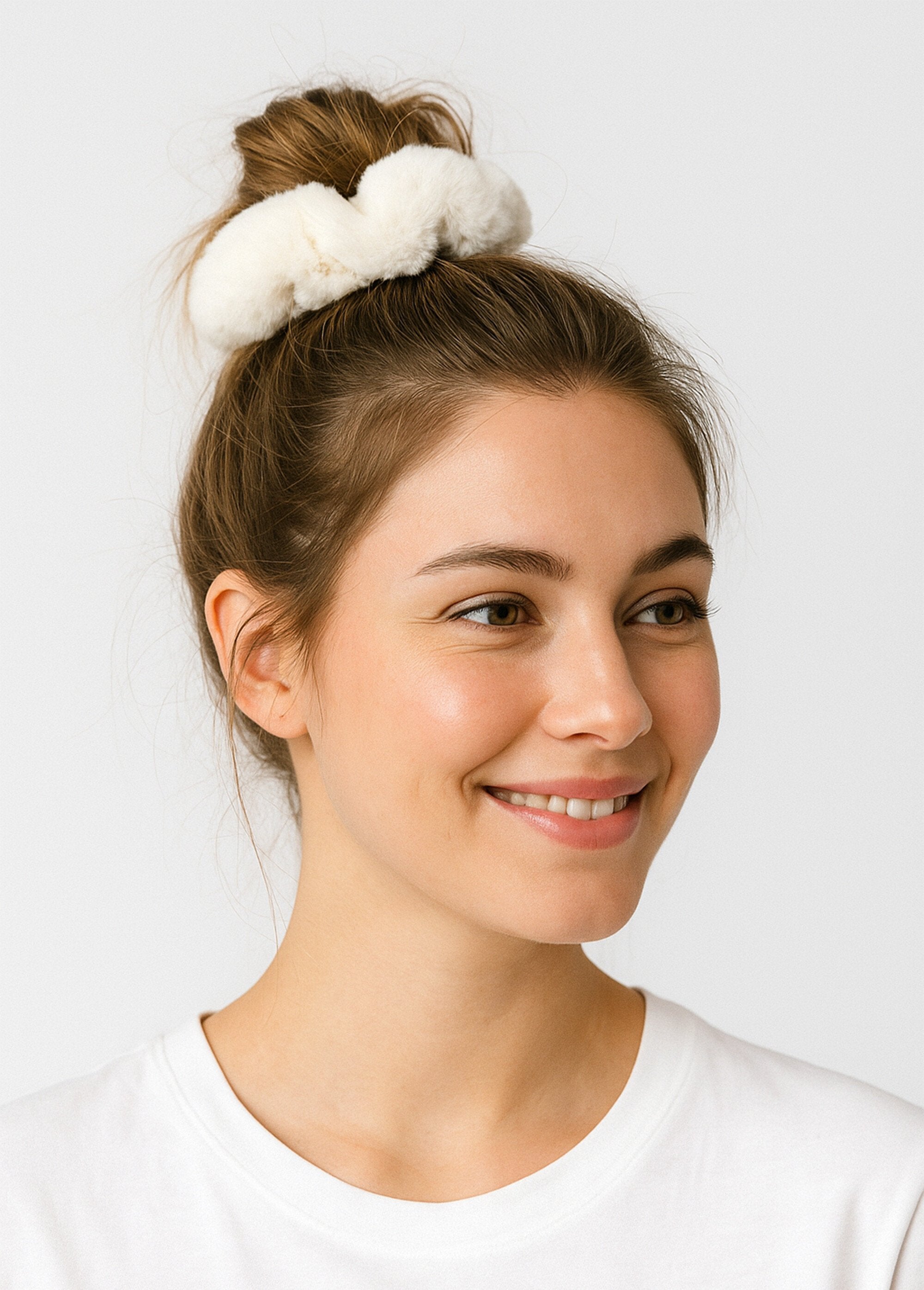 Fluwelen_haar_scrunchie_Blanc_SF1_slim