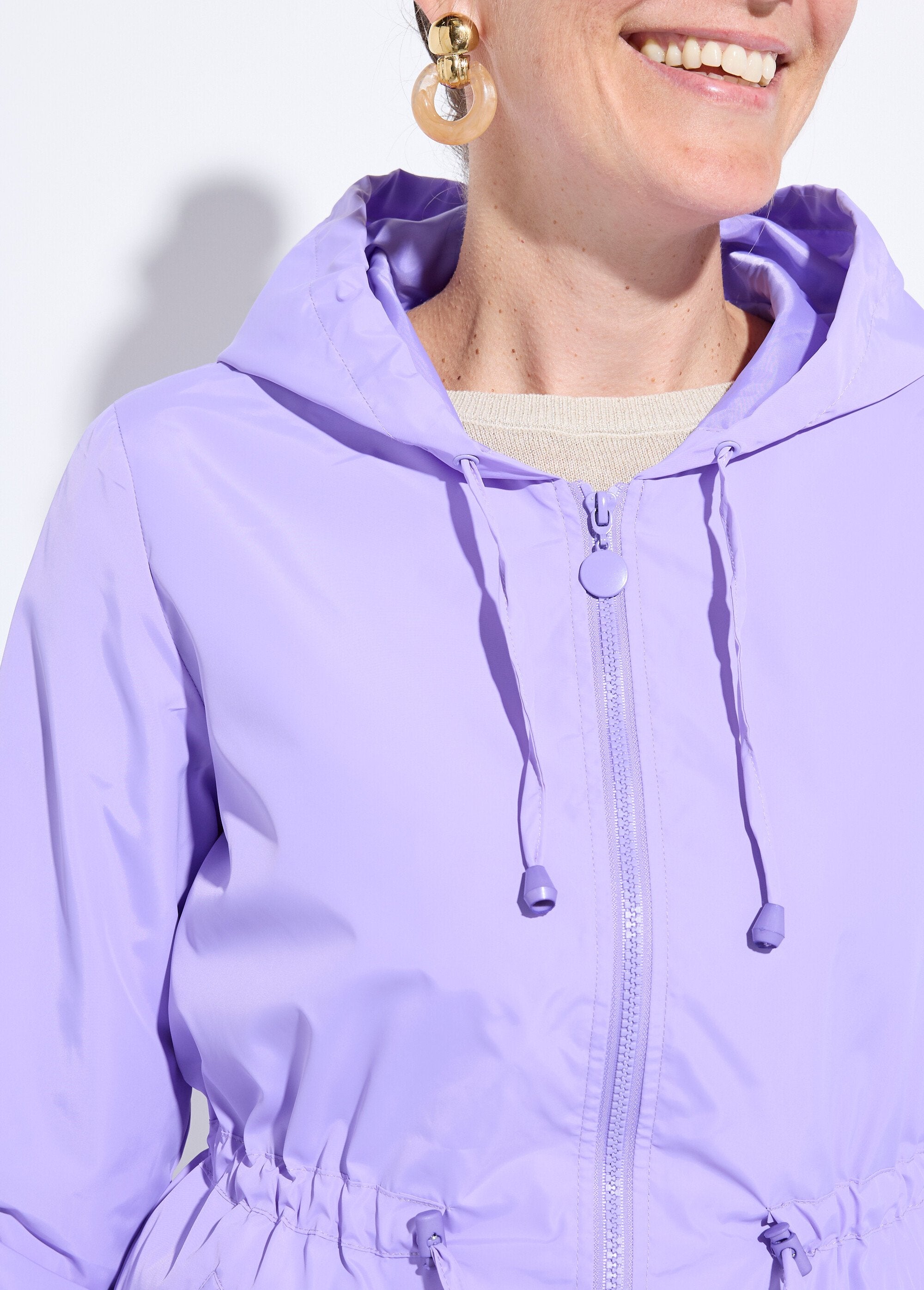 Windjack_met_capuchon_en_strakke_tailleband_Parme_DE1_slim