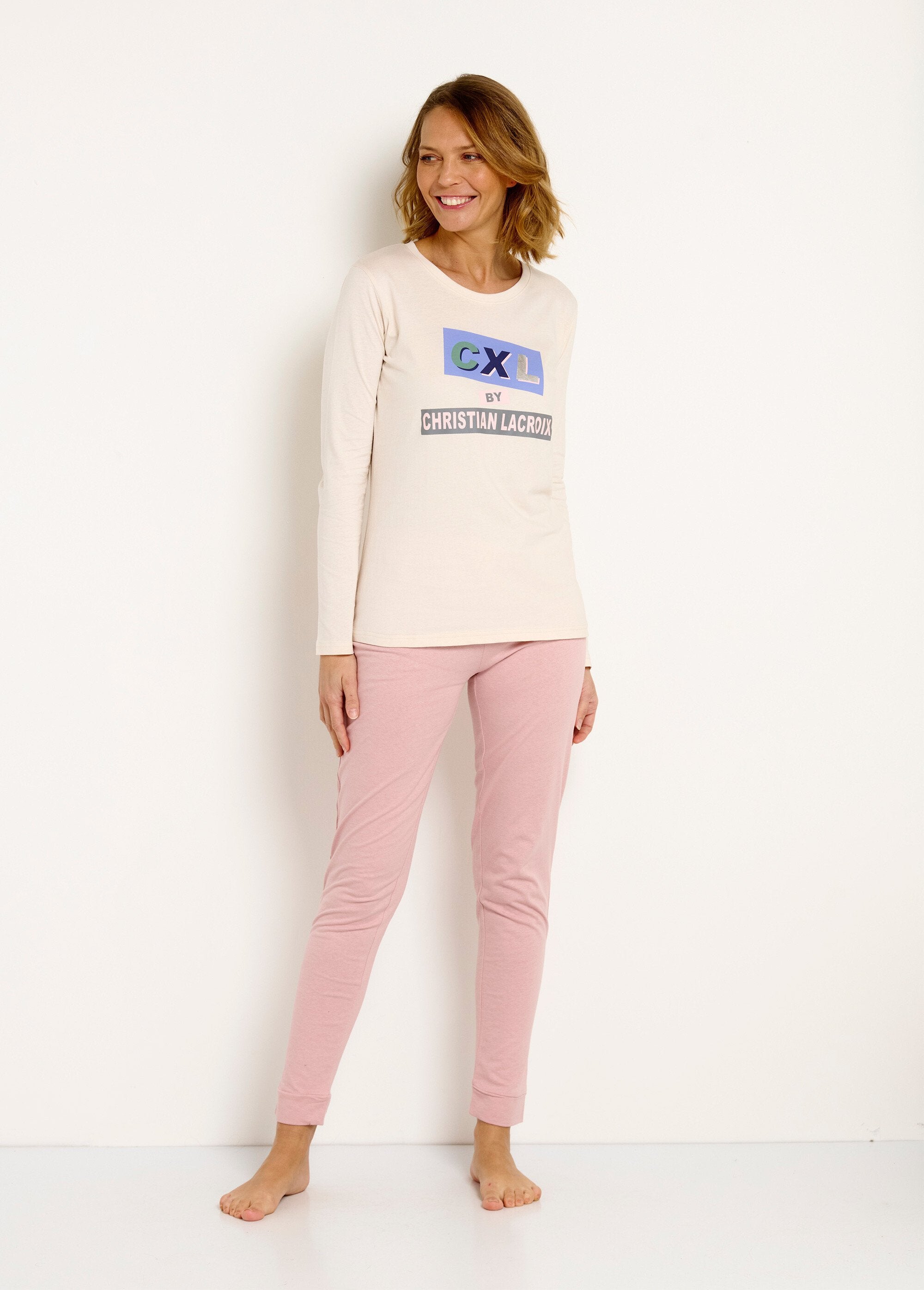 Gebreide_pyjama_met_lange_mouwen_Rose_FA1_slim