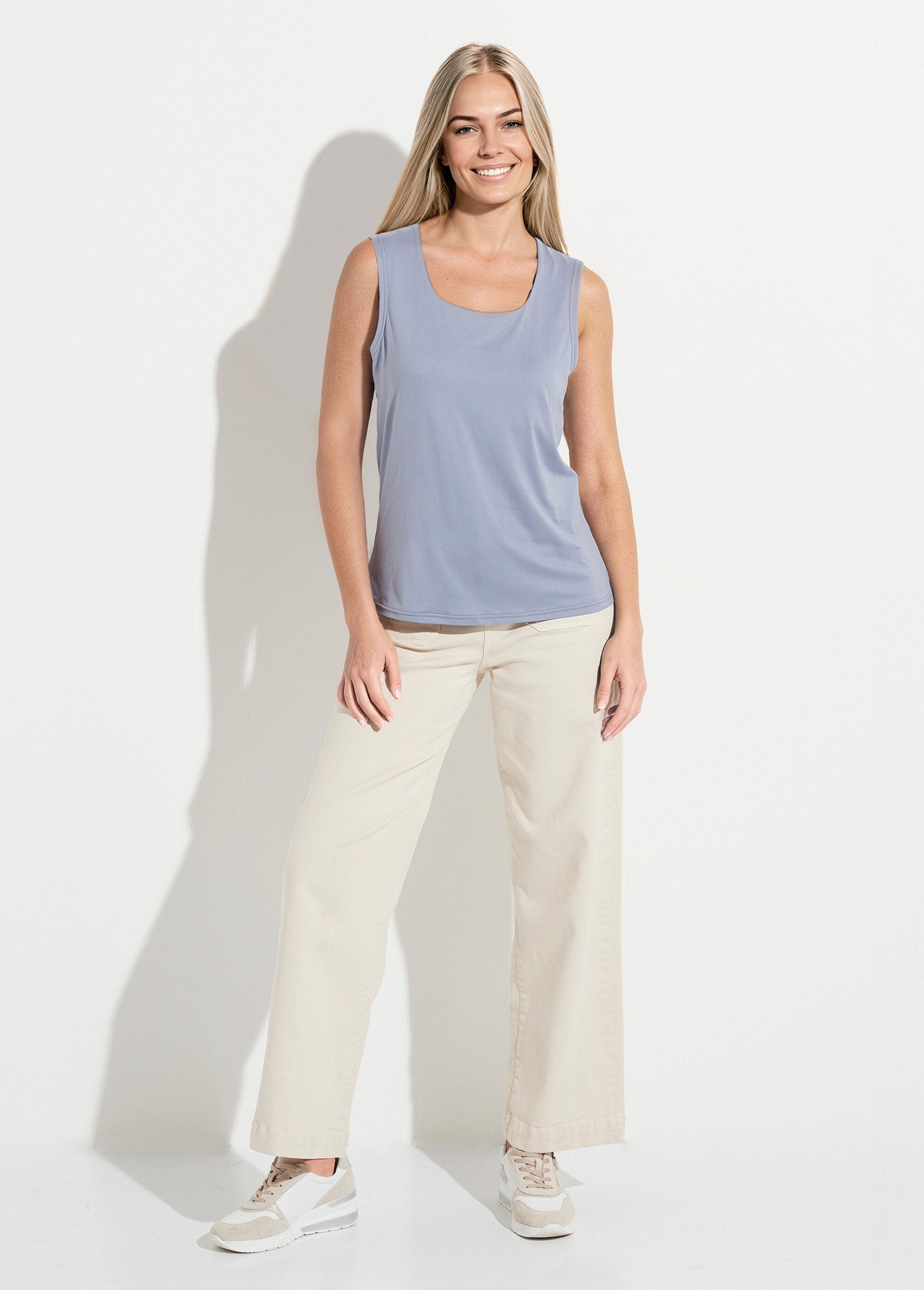 Tanktop_met_danseressenhals_en_brede_banden_Indigo_SF1_slim