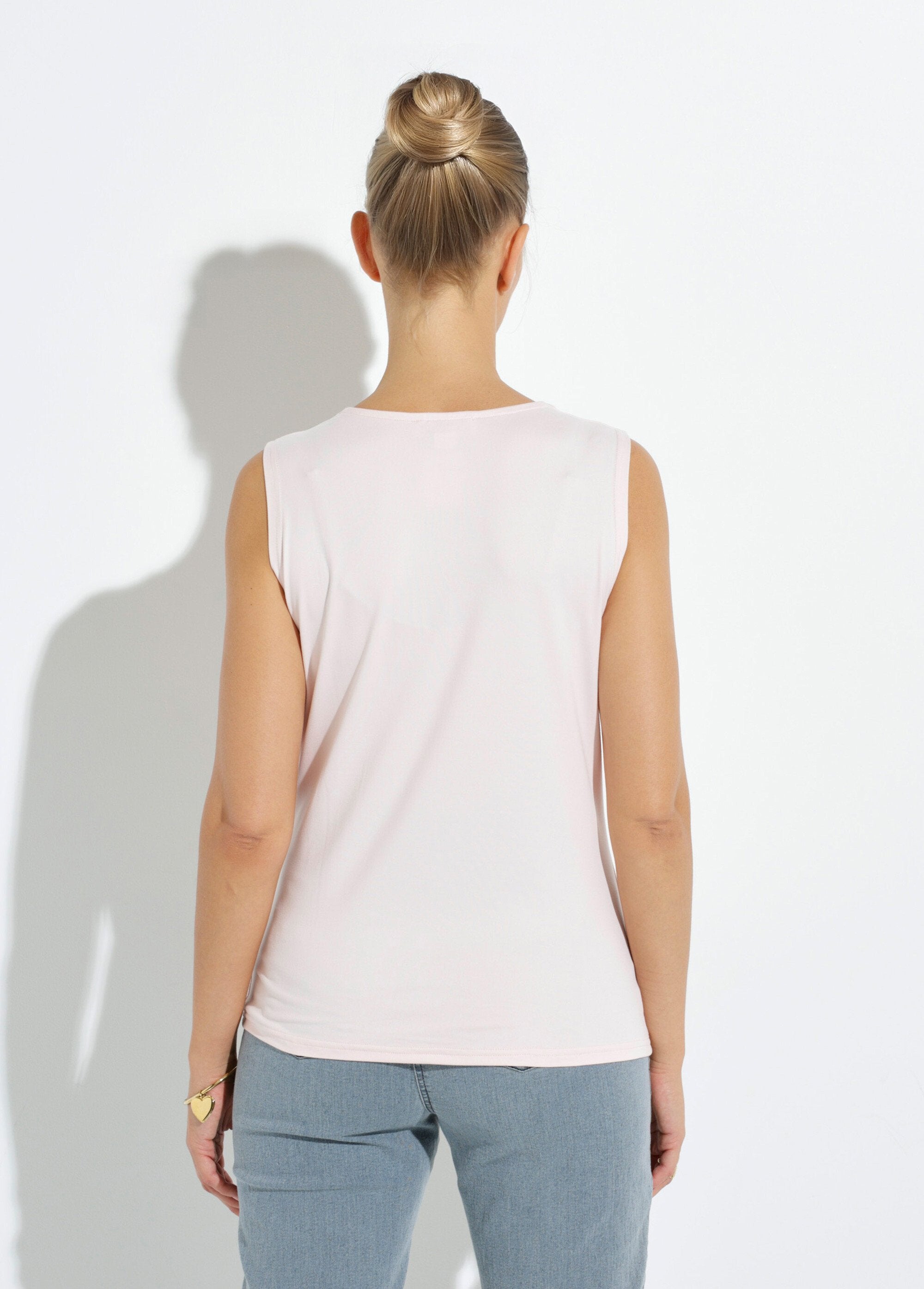 Tanktop_met_danseressenhals_en_brede_banden_Petale_DO1_slim