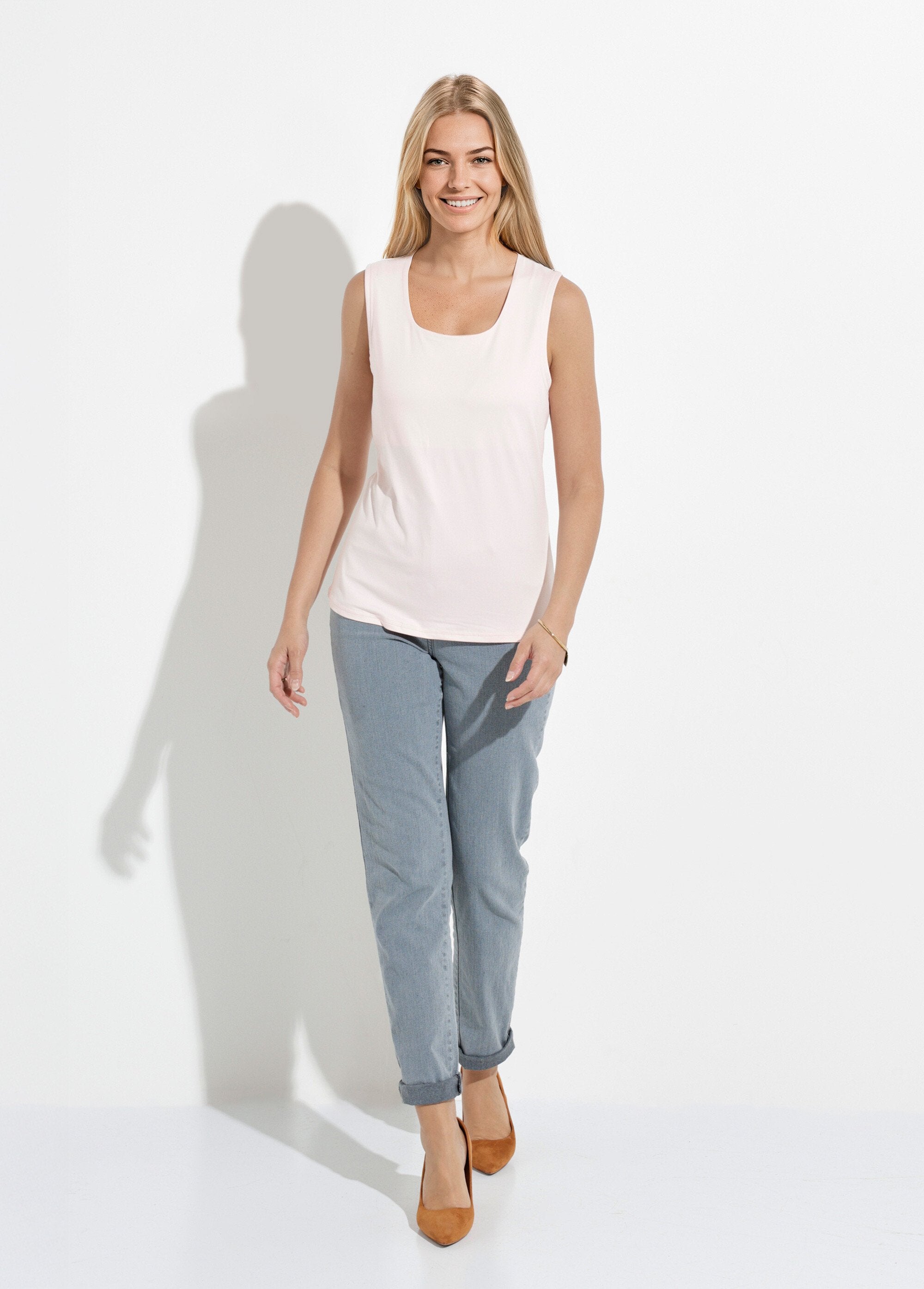 Tanktop_met_danseressenhals_en_brede_banden_Petale_SF1_slim