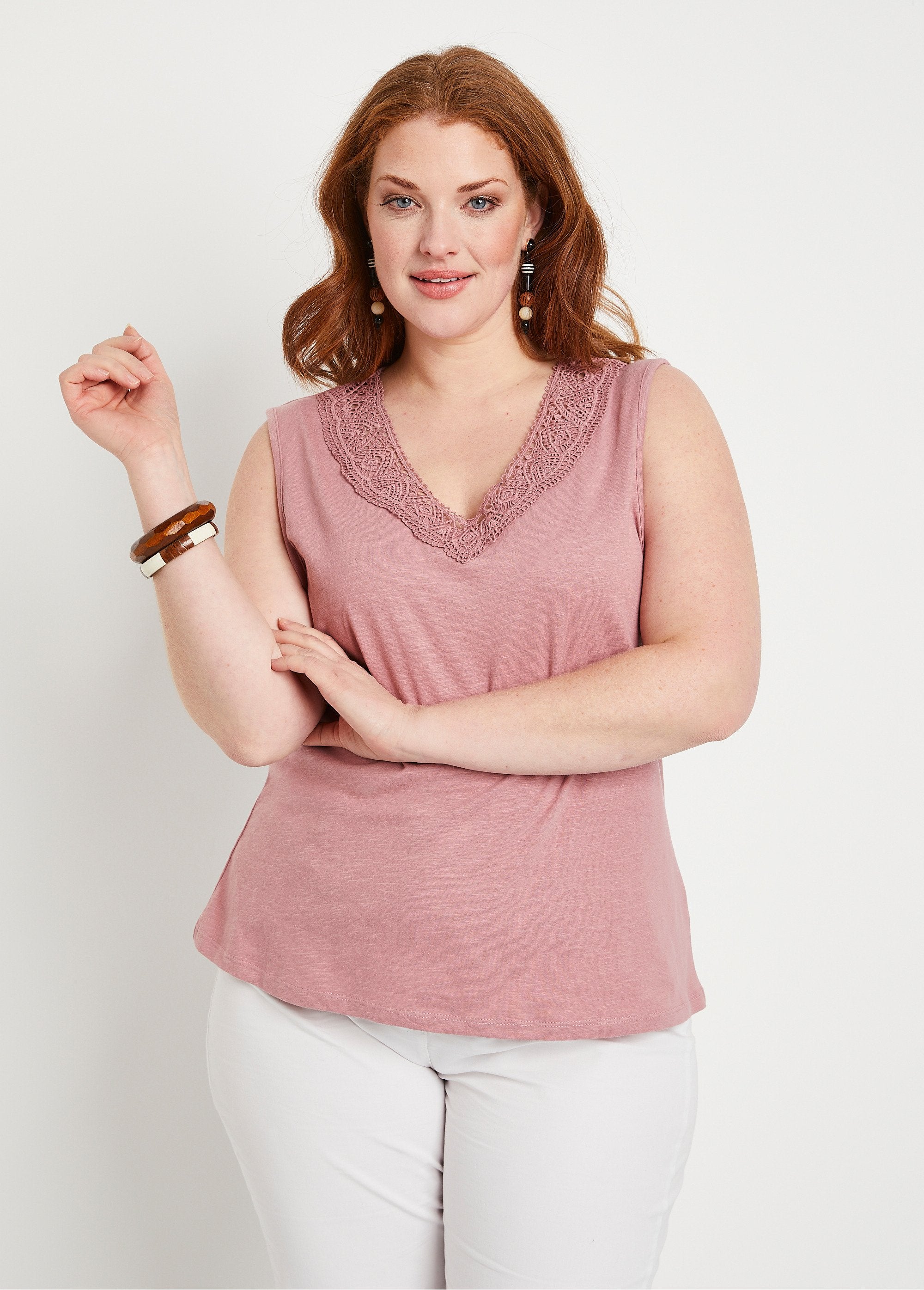 Tanktop_van_katoen_en_macramé_Roze_FA1_curvy