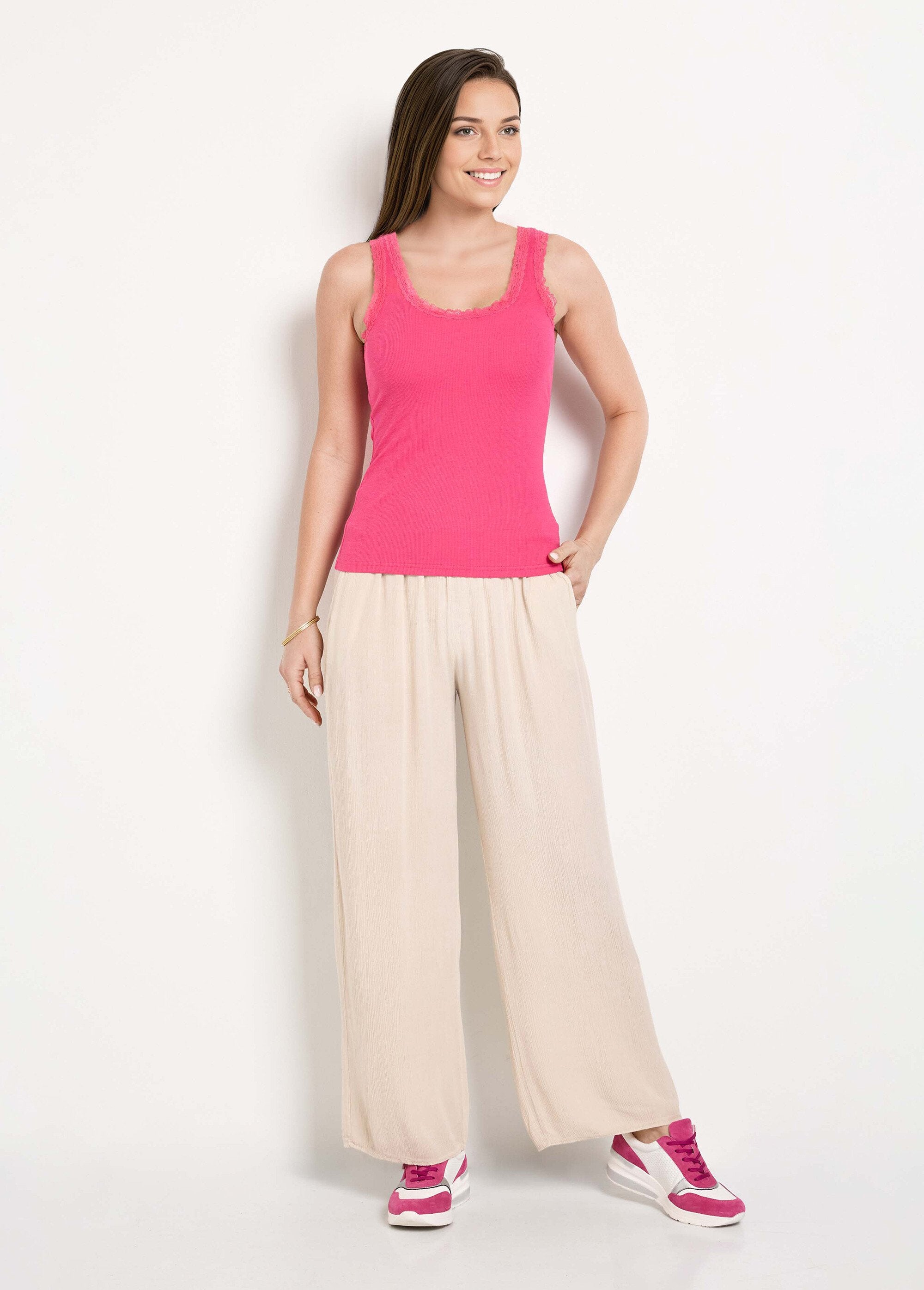 Geribbelde_tanktop_met_kanten_randje_Fuchsia_SF1_slim