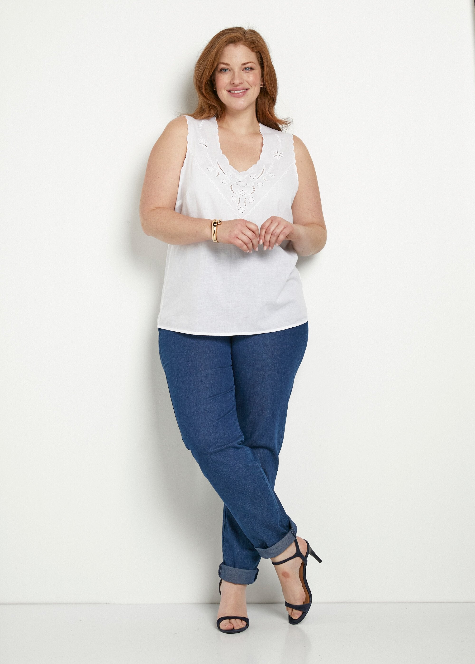 Effen_geborduurde_katoenen_tanktop_Blanc_SF1_curvy