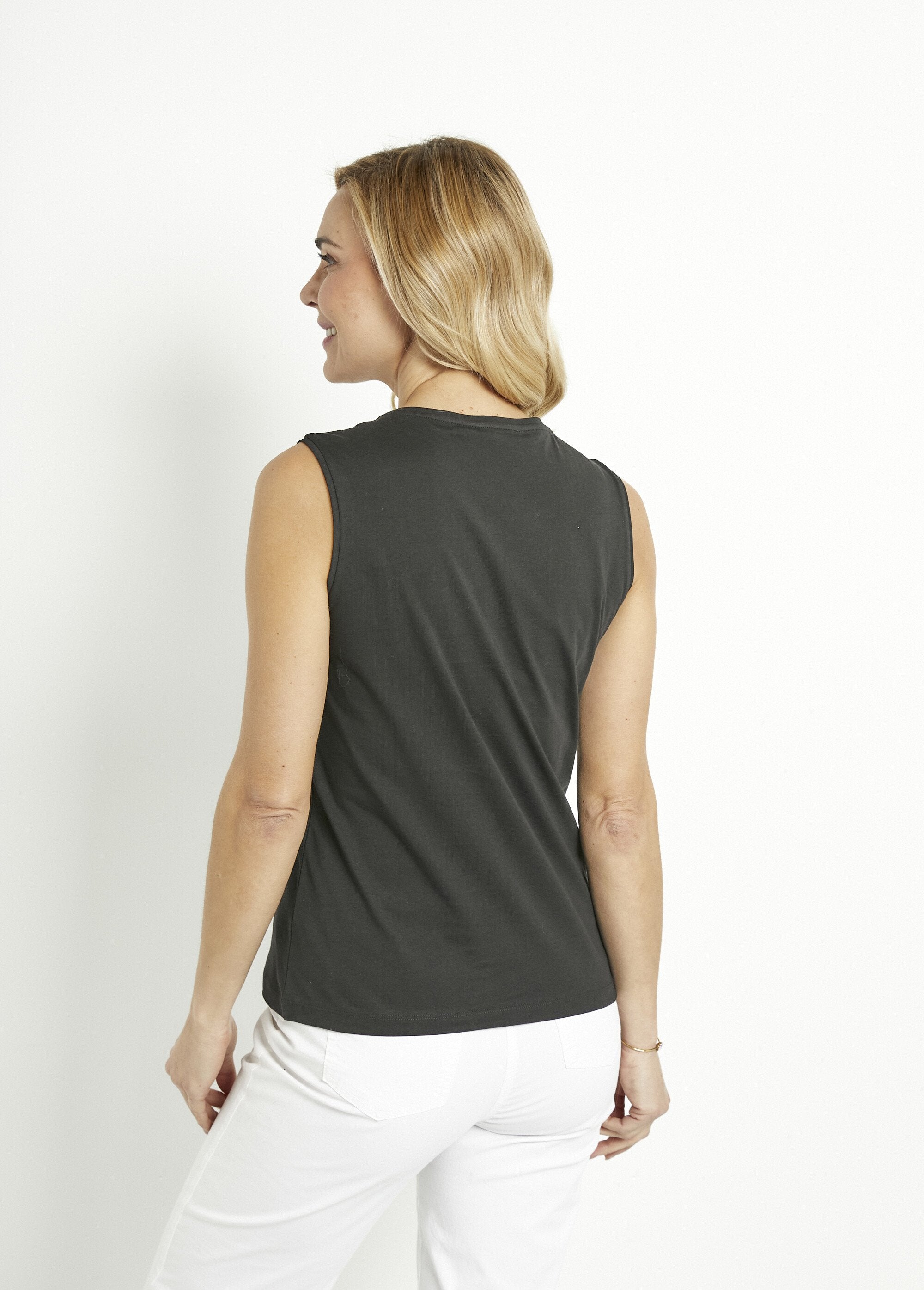 Effen_korte_tanktop_met_paillettenborduursel_Noir_DO1_slim