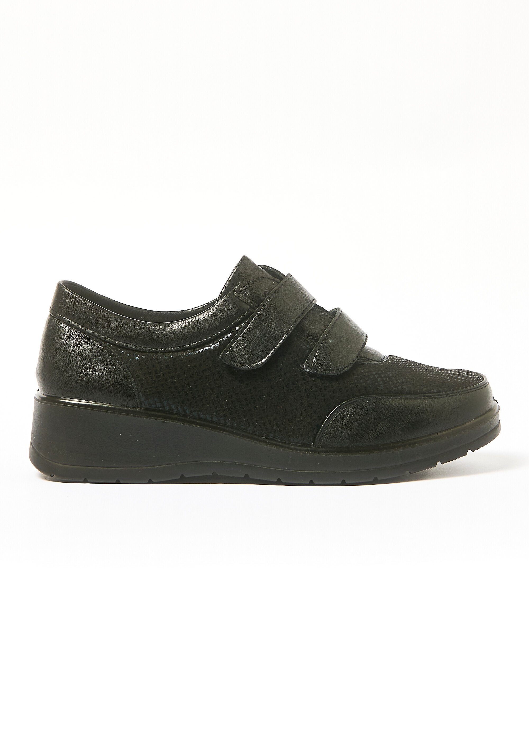 Derbies_met_klittenbandsluiting_en_sleehak_Noir_DR1_slim