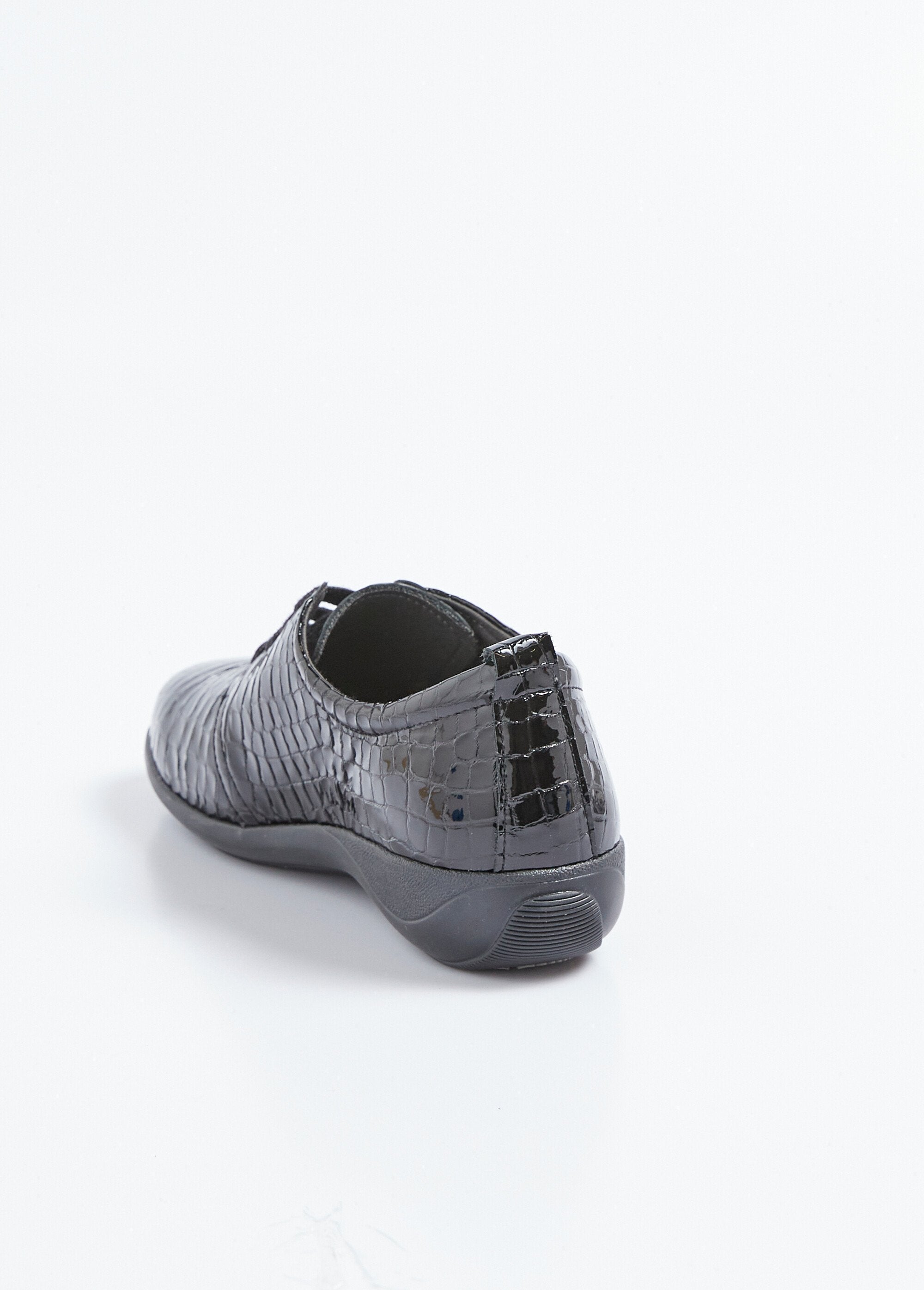 Reptiel-look_lakleren_derbies_met_brede_vetersluiting_Vernis_noir_DO1_slim