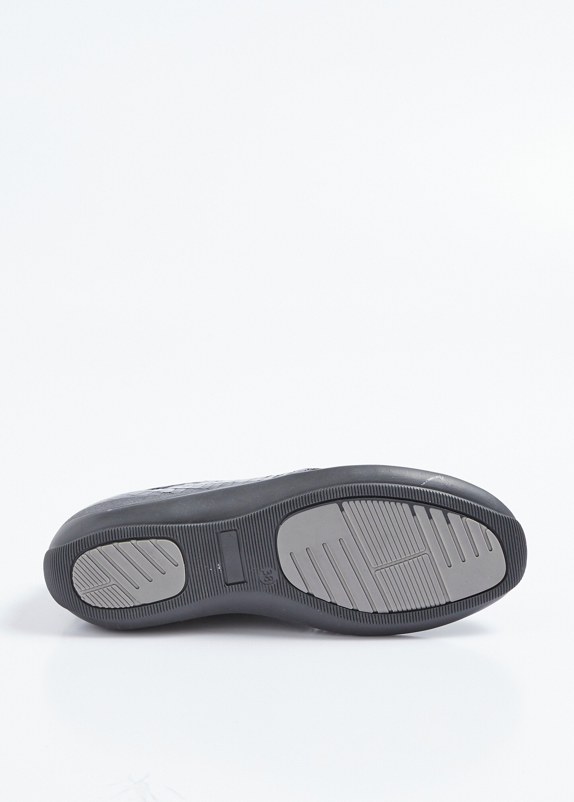 Reptiel-look_lakleren_derbies_met_brede_vetersluiting_Vernis_noir_UN1_slim