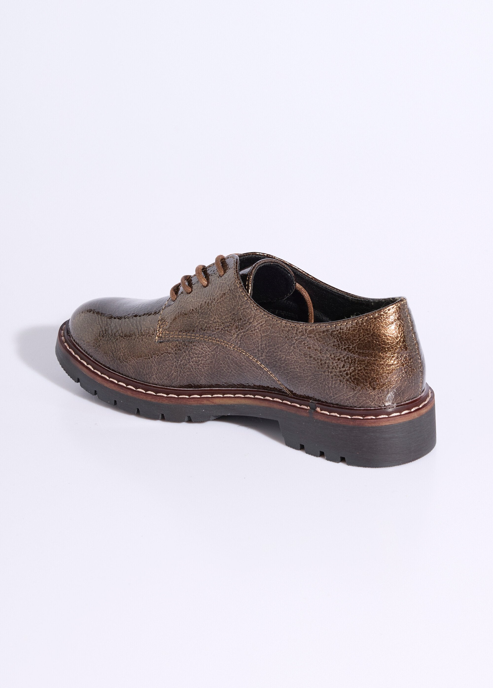 Trendy_derbies_met_lakveters_Bronze_DO1_slim