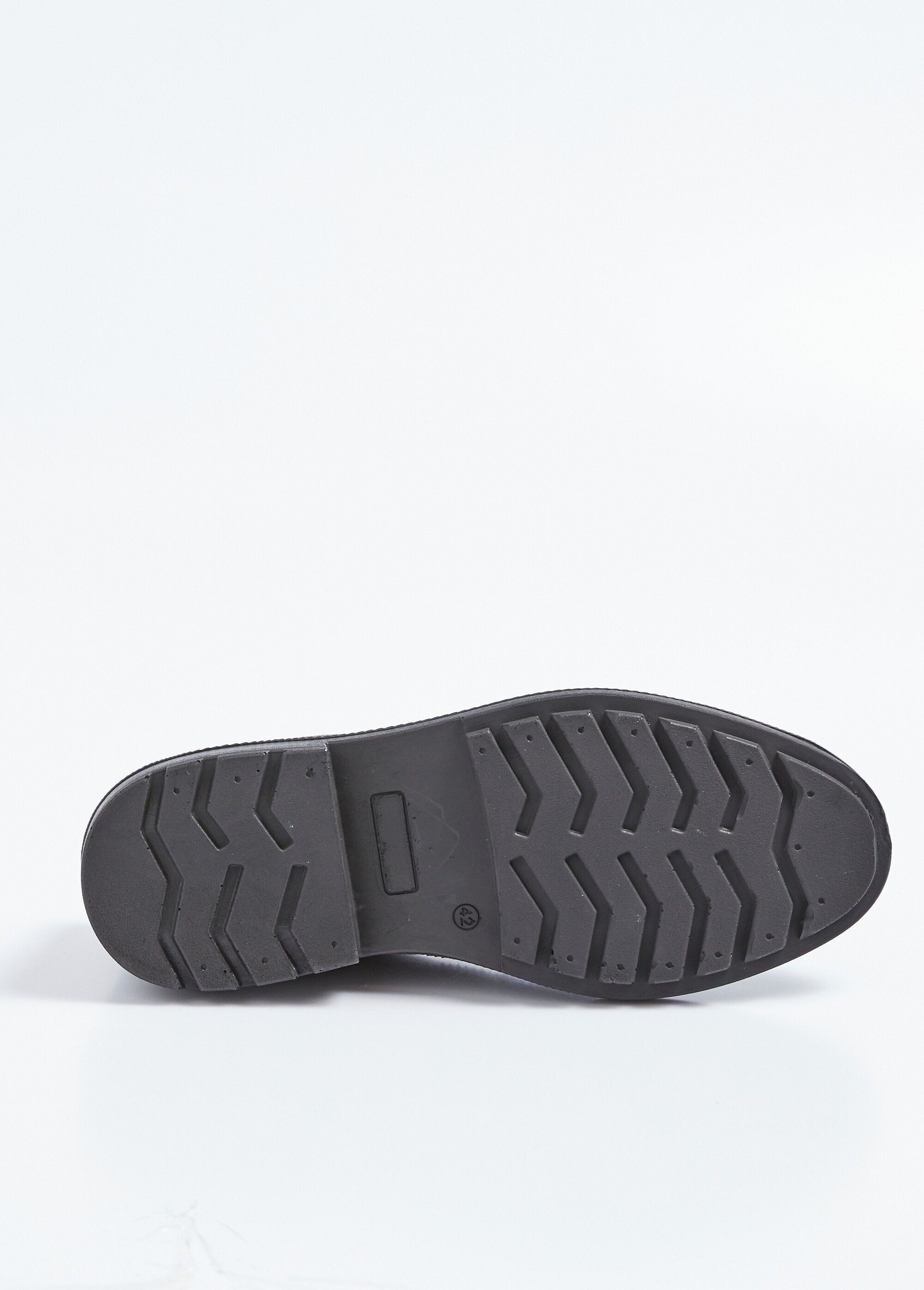 Geperforeerde_leren_derby_met_gebloemde_neus_Gris_UN1_slim