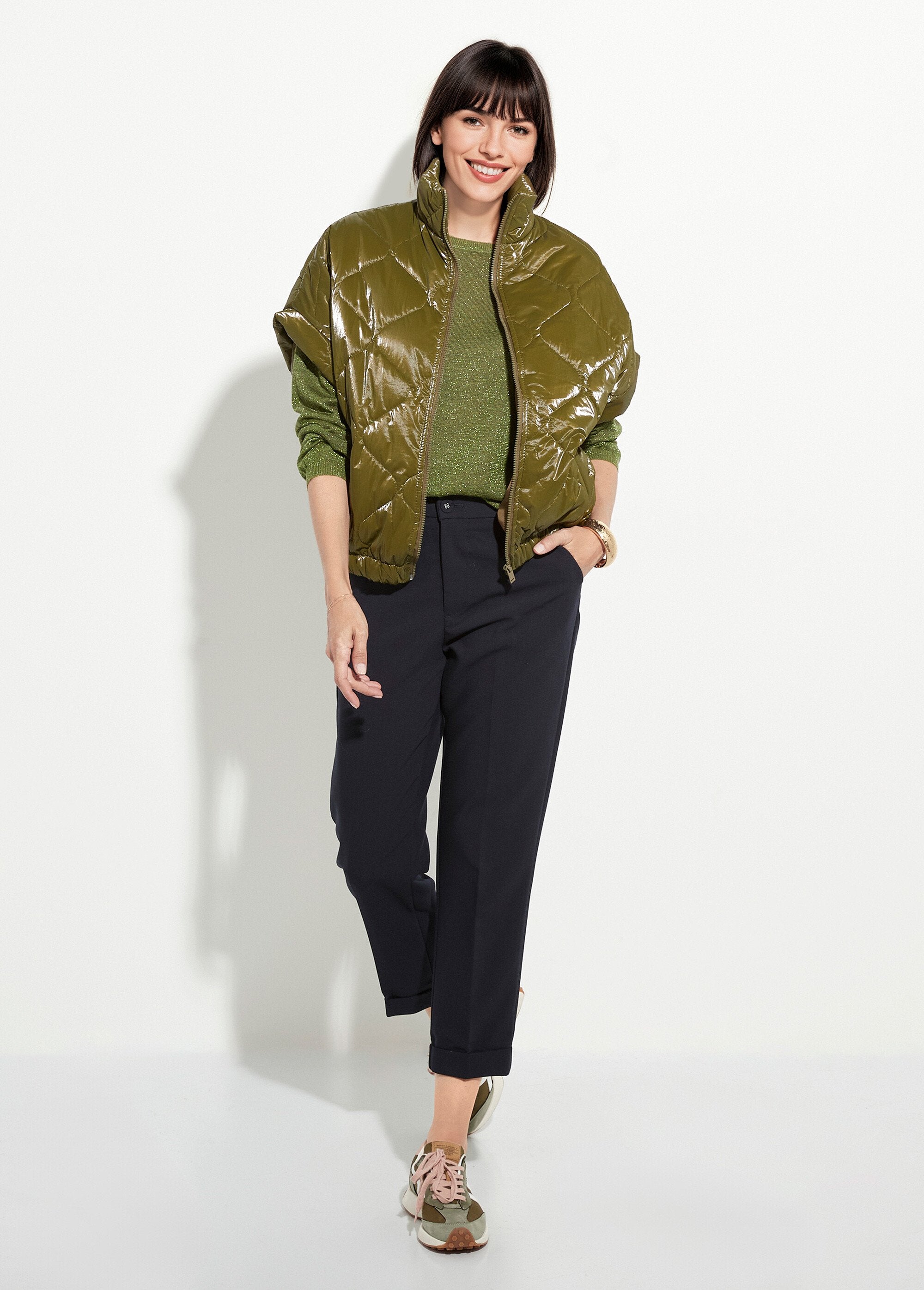 Glimmend_mouwloos_donsjack_met_rits_Kaki_SF1_slim