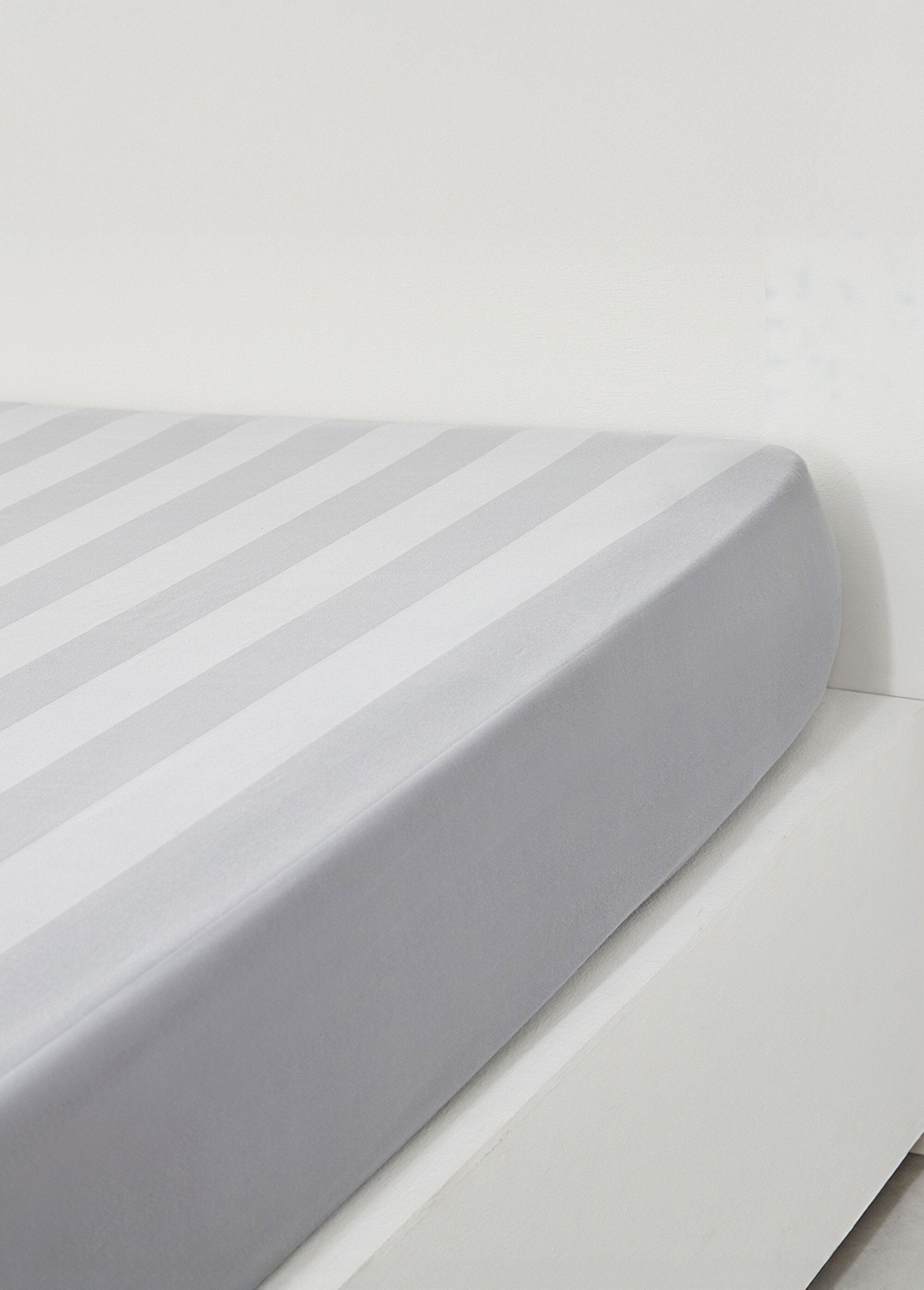 Hoeslaken_katoen_satijn_met_strepen_Gris_DE1_slim