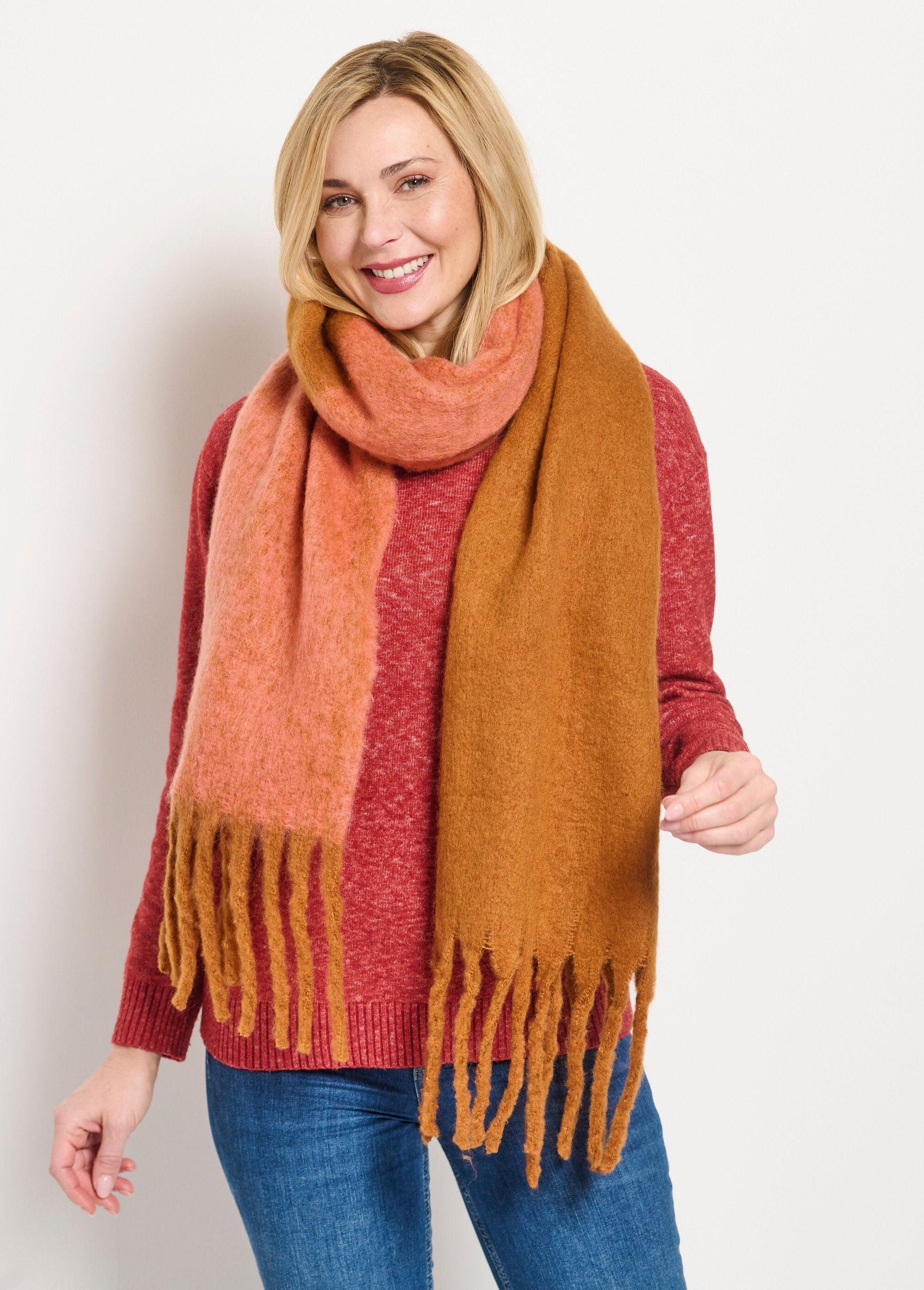Warme_tweekleurige_sjaal_met_franjes_Orange_et_brique_FA1_slim