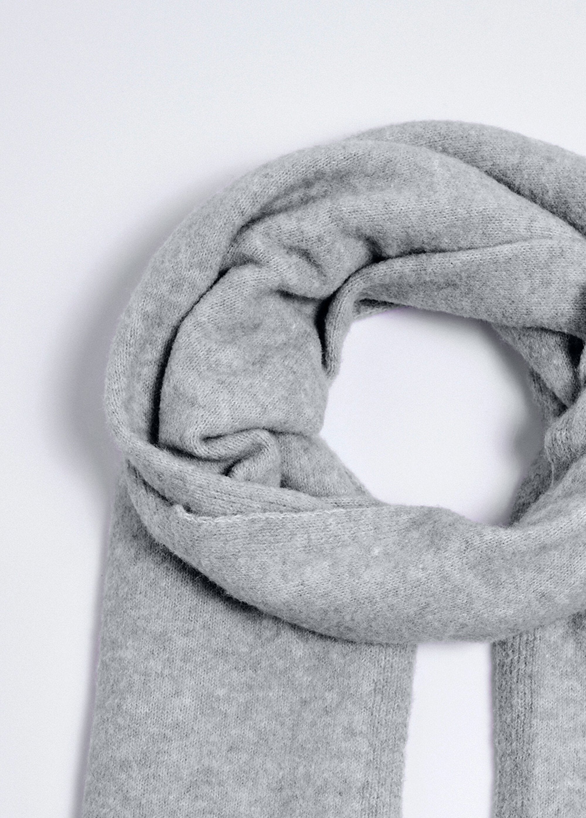 Warme_gebreide_sjaal_met_wol_Gris_chine_DE1_slim