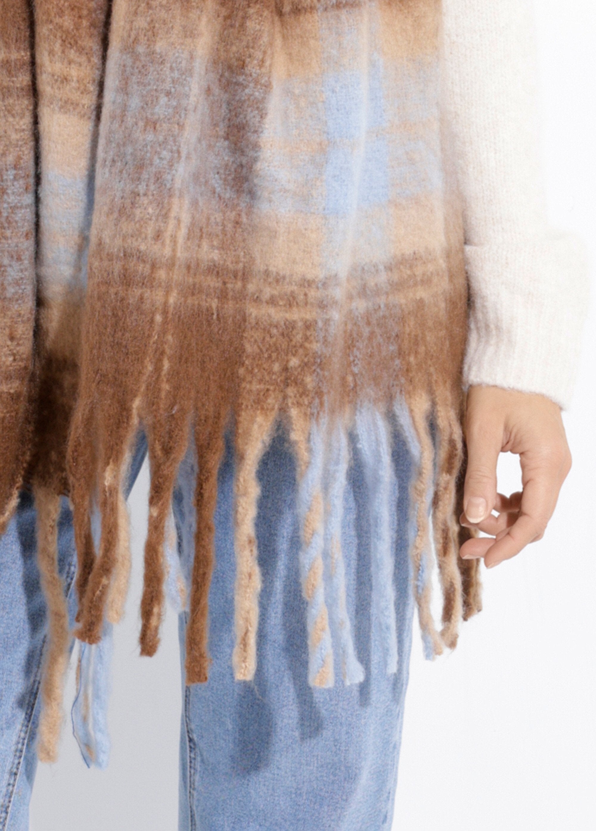 Lange_geruite_sjaal_met_franjes_Carreaux_bleu_ciel_DE1_slim