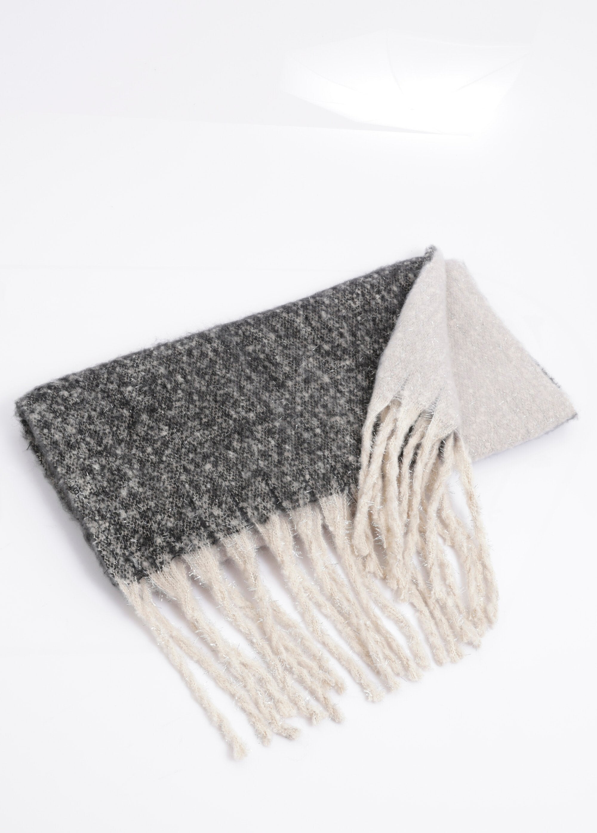 Metallic_gebreide_sjaal_met_franjes_Noir_DE1_slim