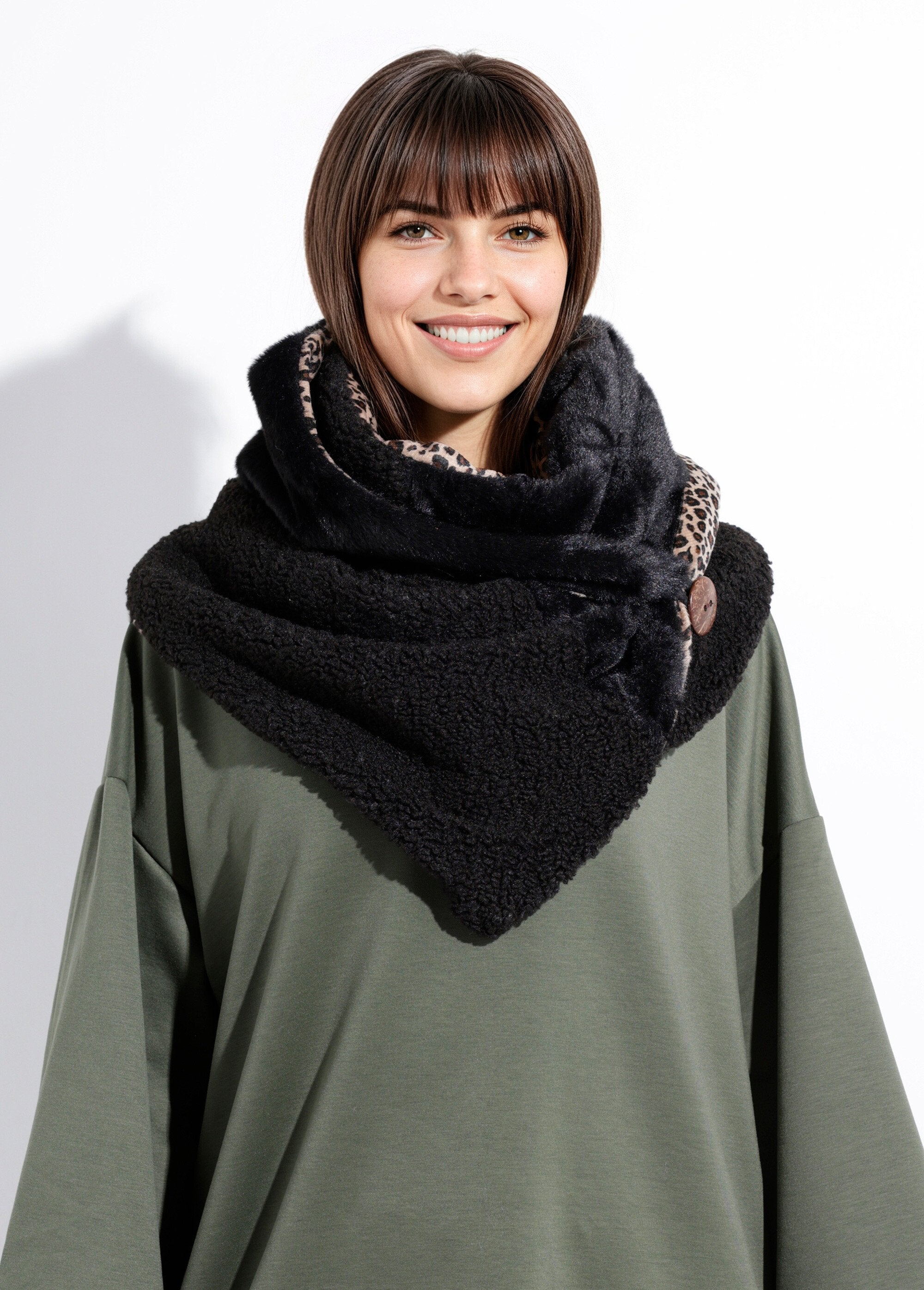 Triangelsjaal_om_in_imitatiebont_te_knopen_Noir_DE1_slim