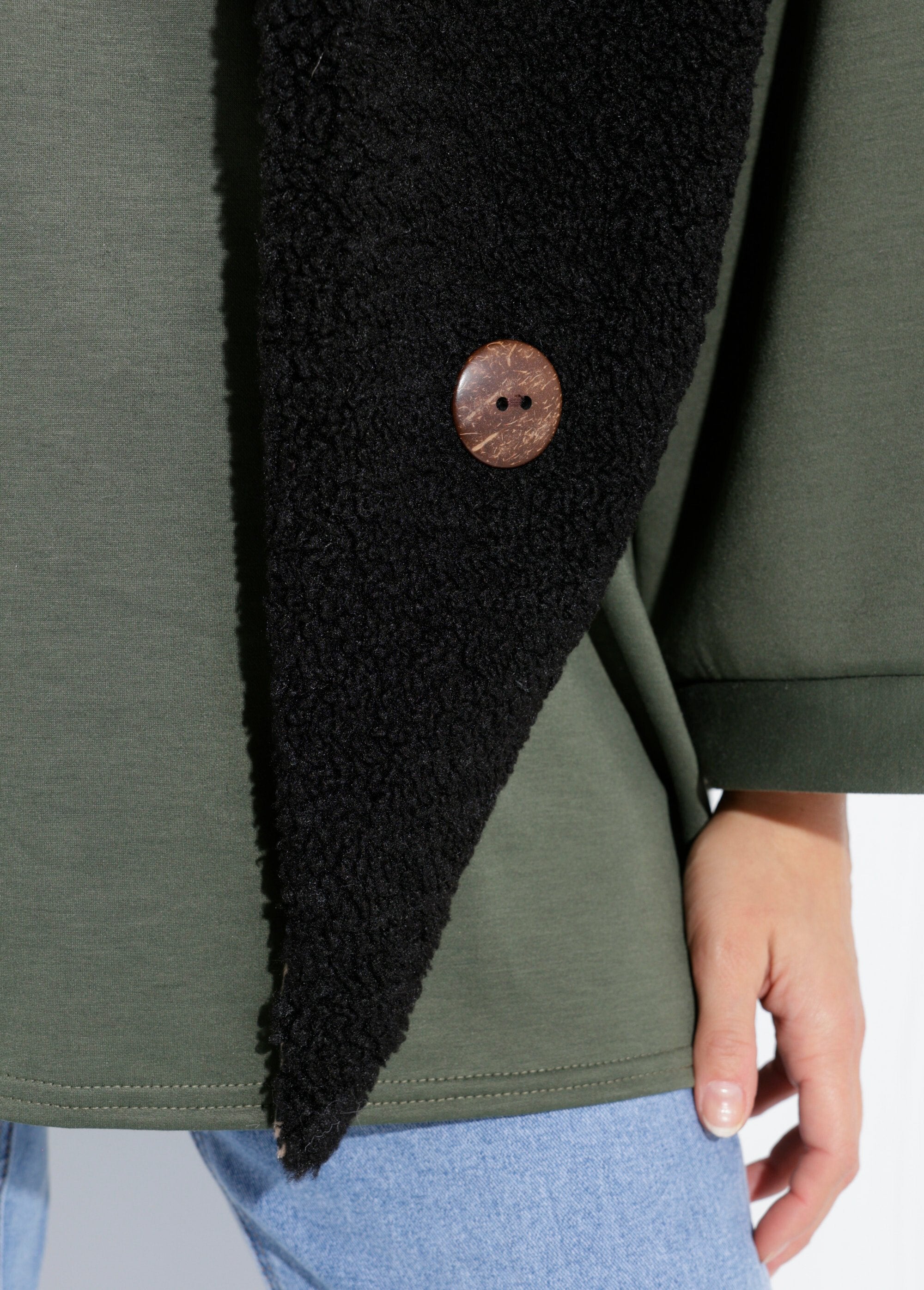 Triangelsjaal_om_in_imitatiebont_te_knopen_Noir_DE2_slim