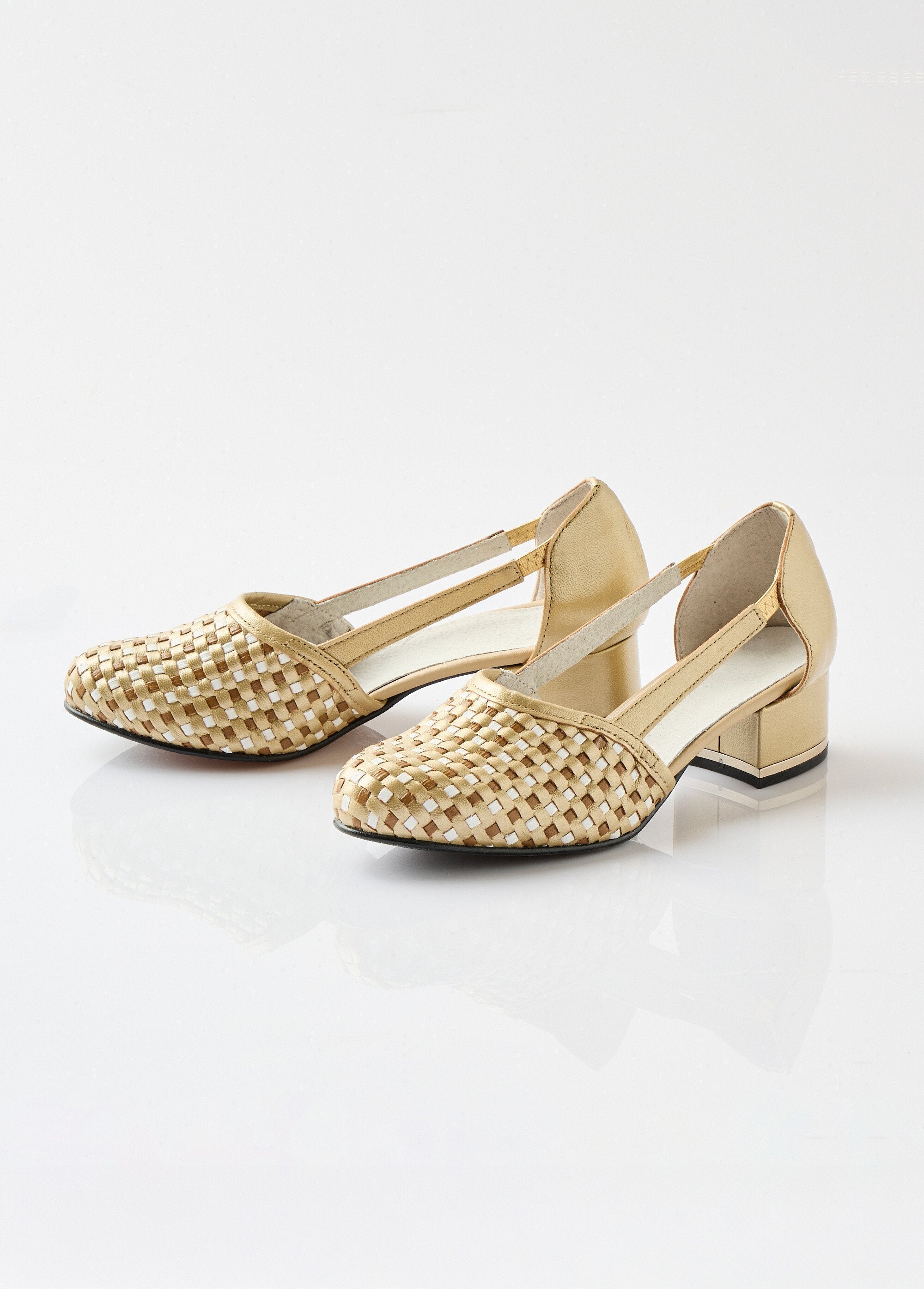 Leren_pumps_Beige_en_wit_DE1_slim