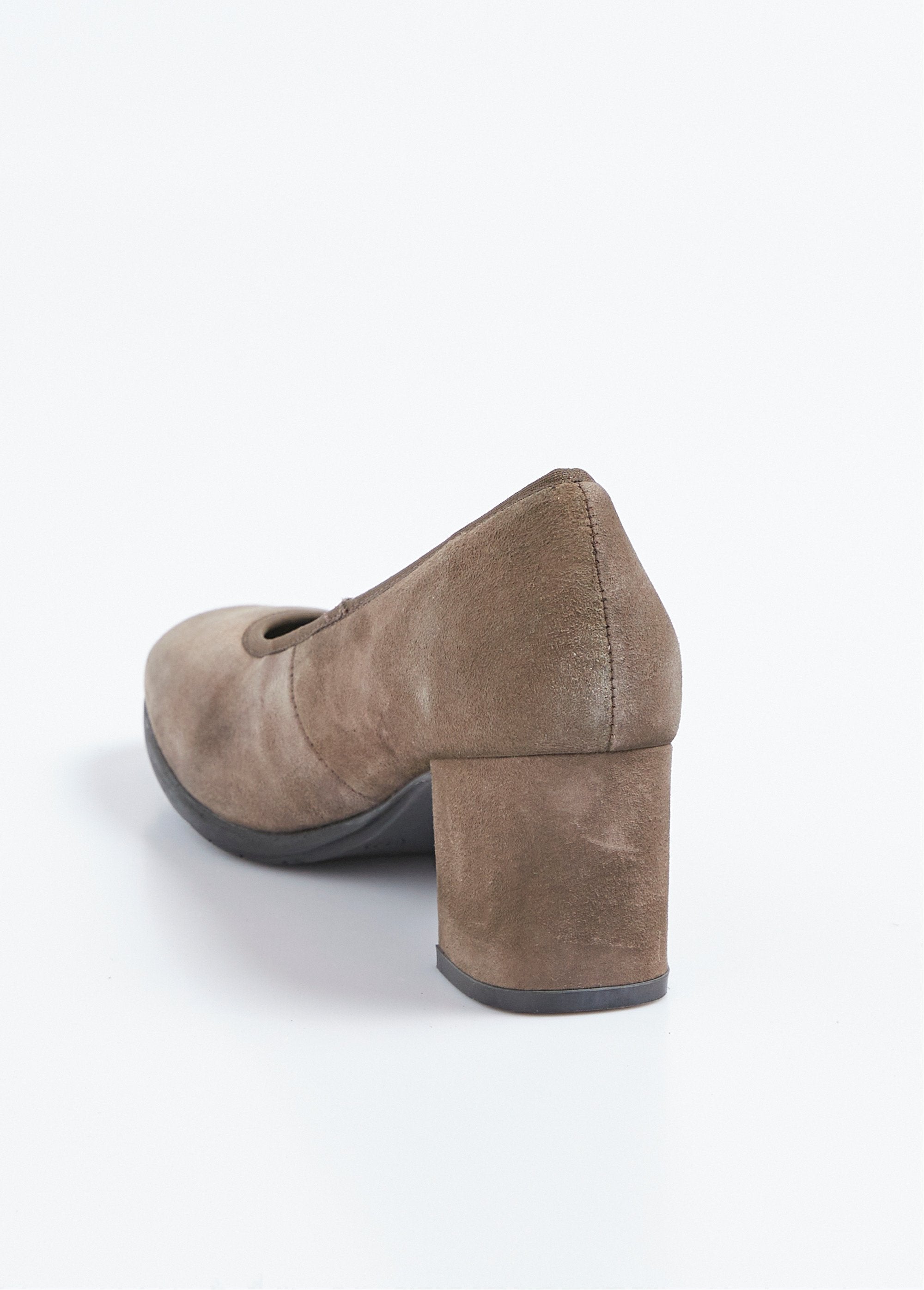 Suède_pumps_met_anti-slip_hak_Taupe_DO1_slim