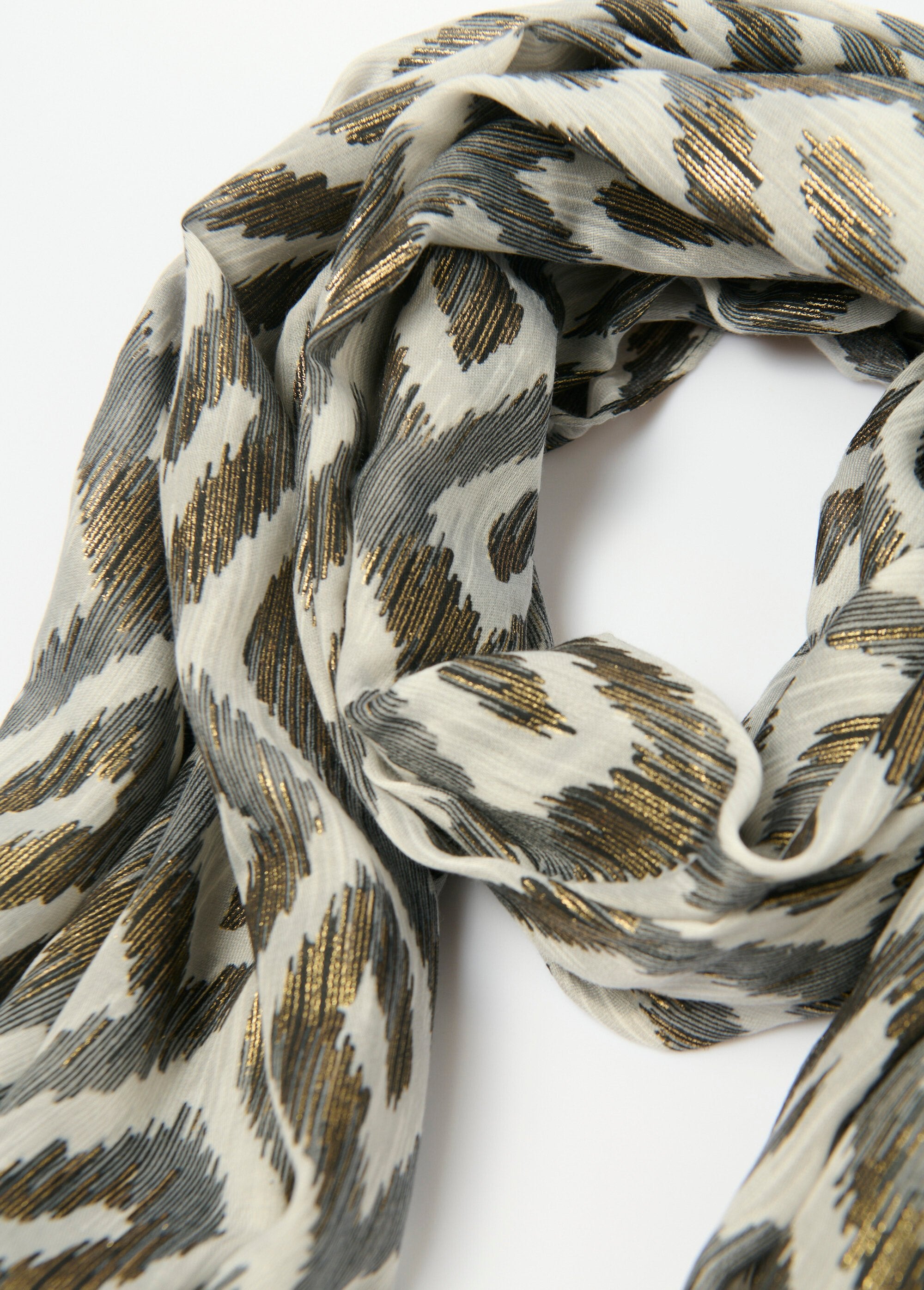 Stola_met_etnische_print_Noir_DE1_slim