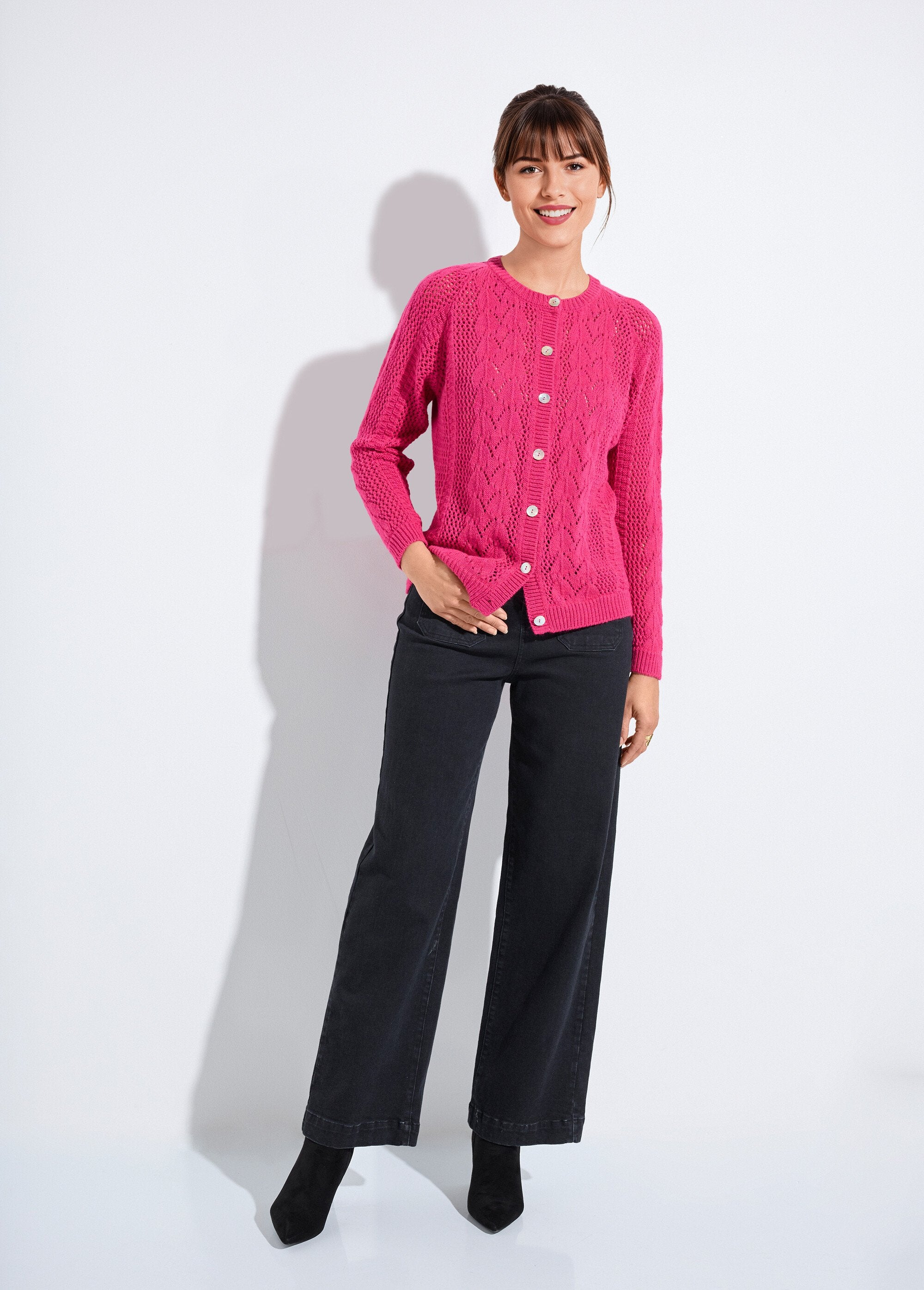 Opengewerkt_vest_met_knopen_in_wol_en_kasjmier_Cassis_SF1_slim