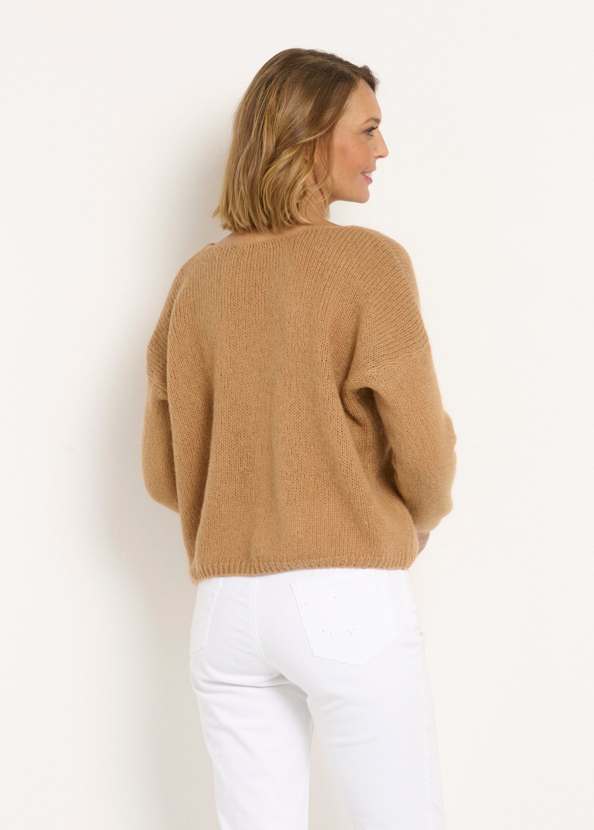 Warm_vest_van_mohair_met_V-hals_Camel_DO1_slim