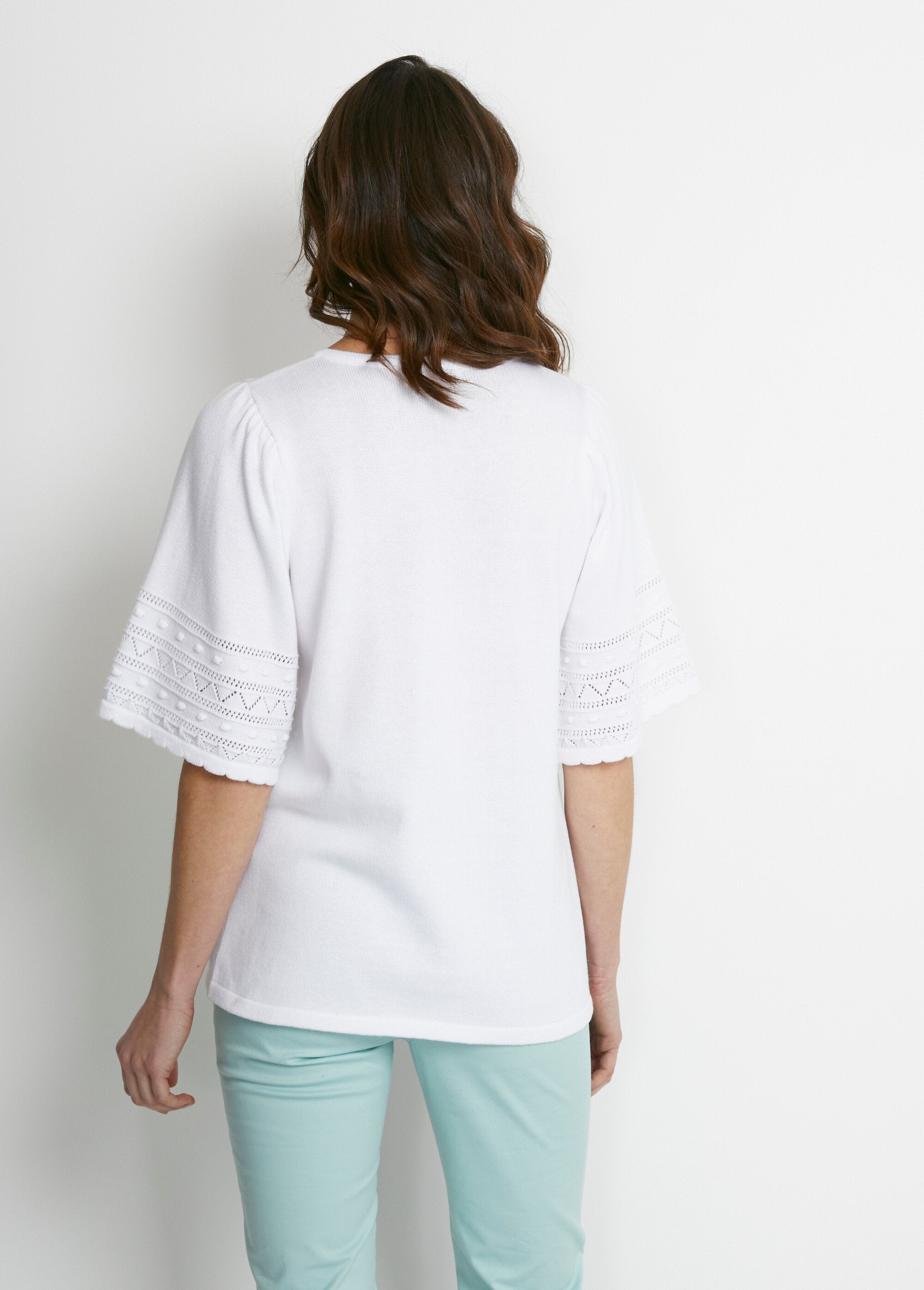 Cardigan_met_ronde_hals,_zoomsteek_en_verbonden_bolletjes_Blanc_DO1_slim