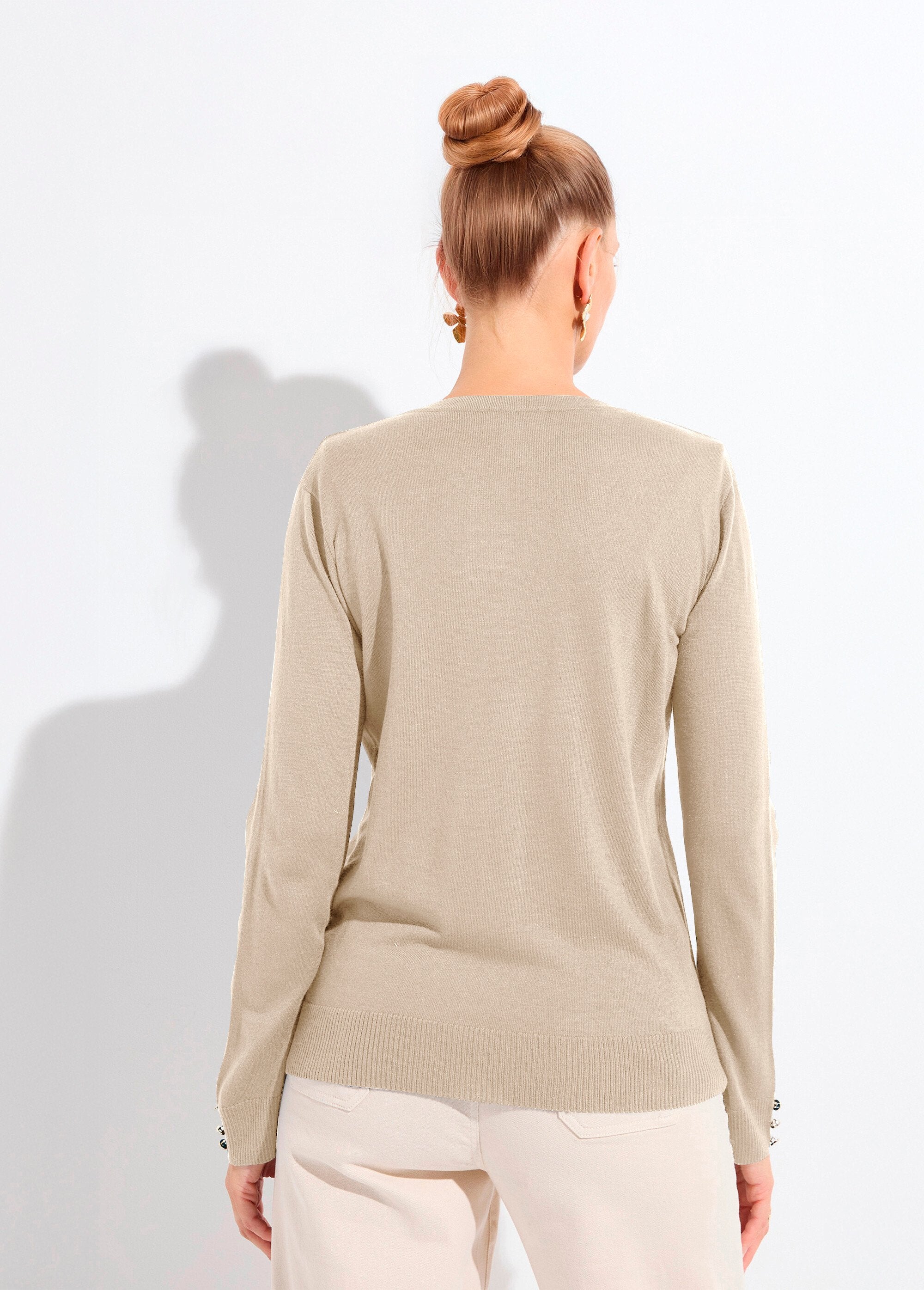 Slank_vest_met_knoopsluiting_en_ronde_hals_van_tricot_met_merinowol_Ficelle_DO1_slim