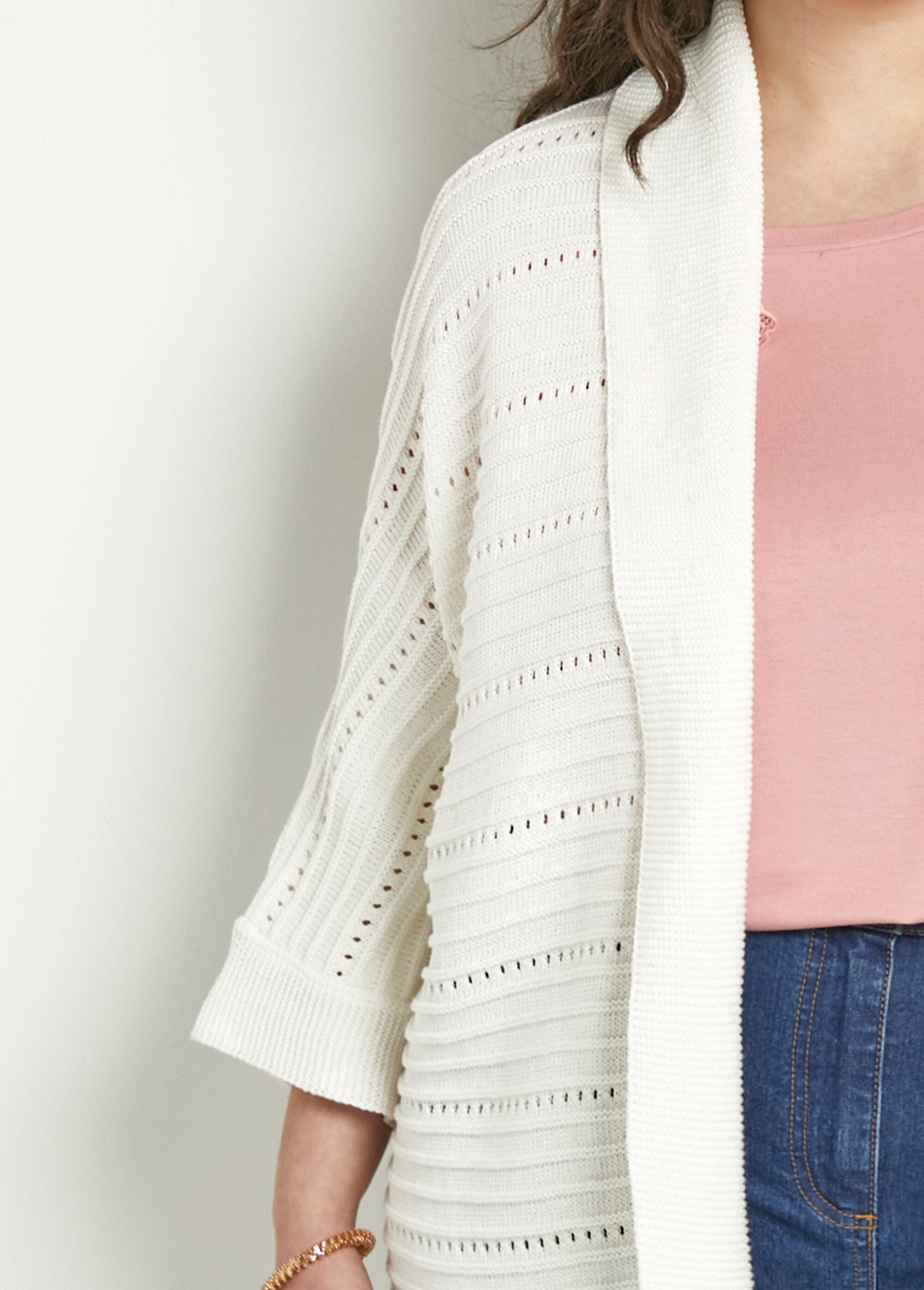 Lang_opengewerkt_vest,_comfortabele_pasvorm_Ecru_DE1_curvy