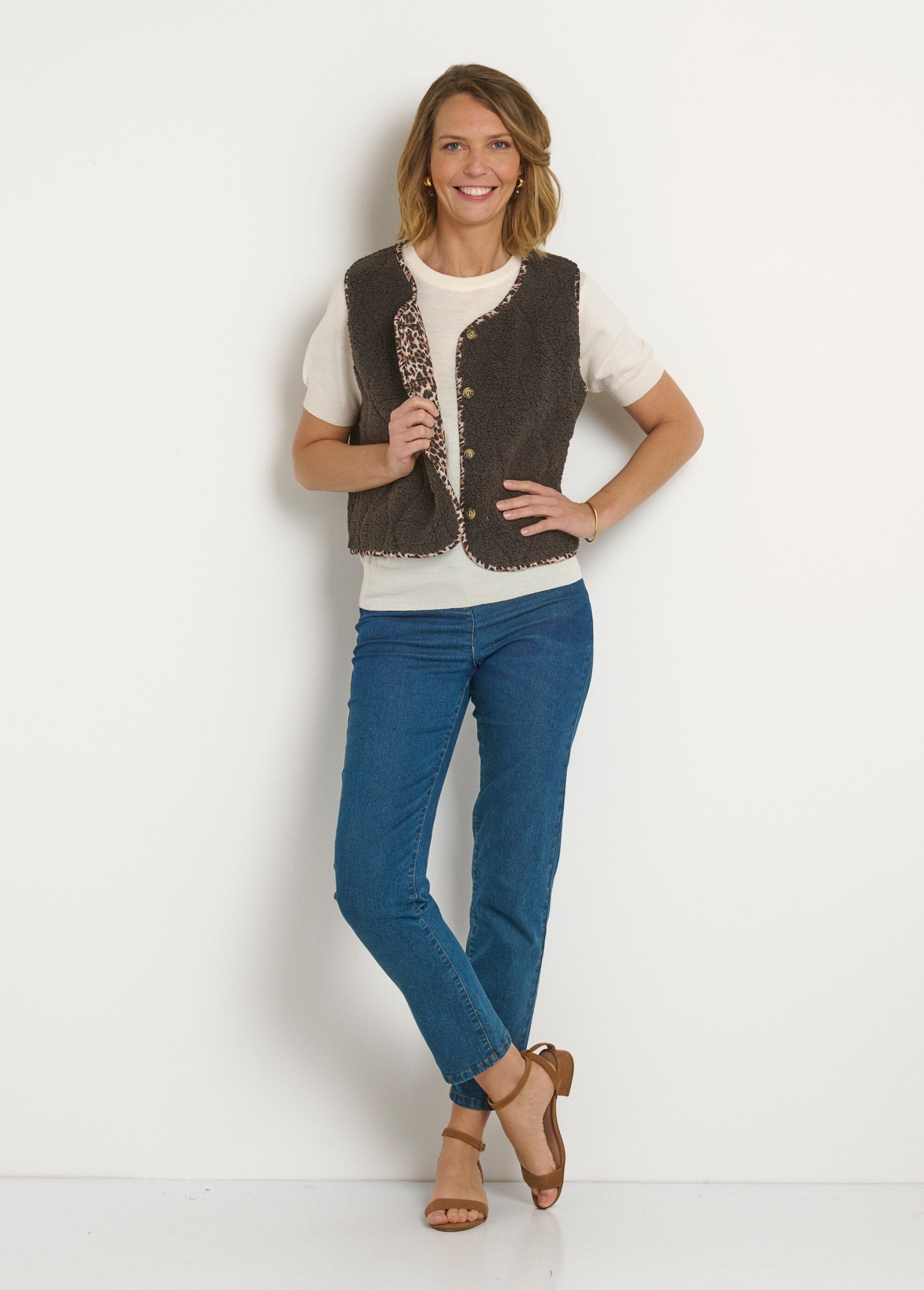 Mouwloos_vest_met_knopen_in_fleece_Marron_SF1_slim