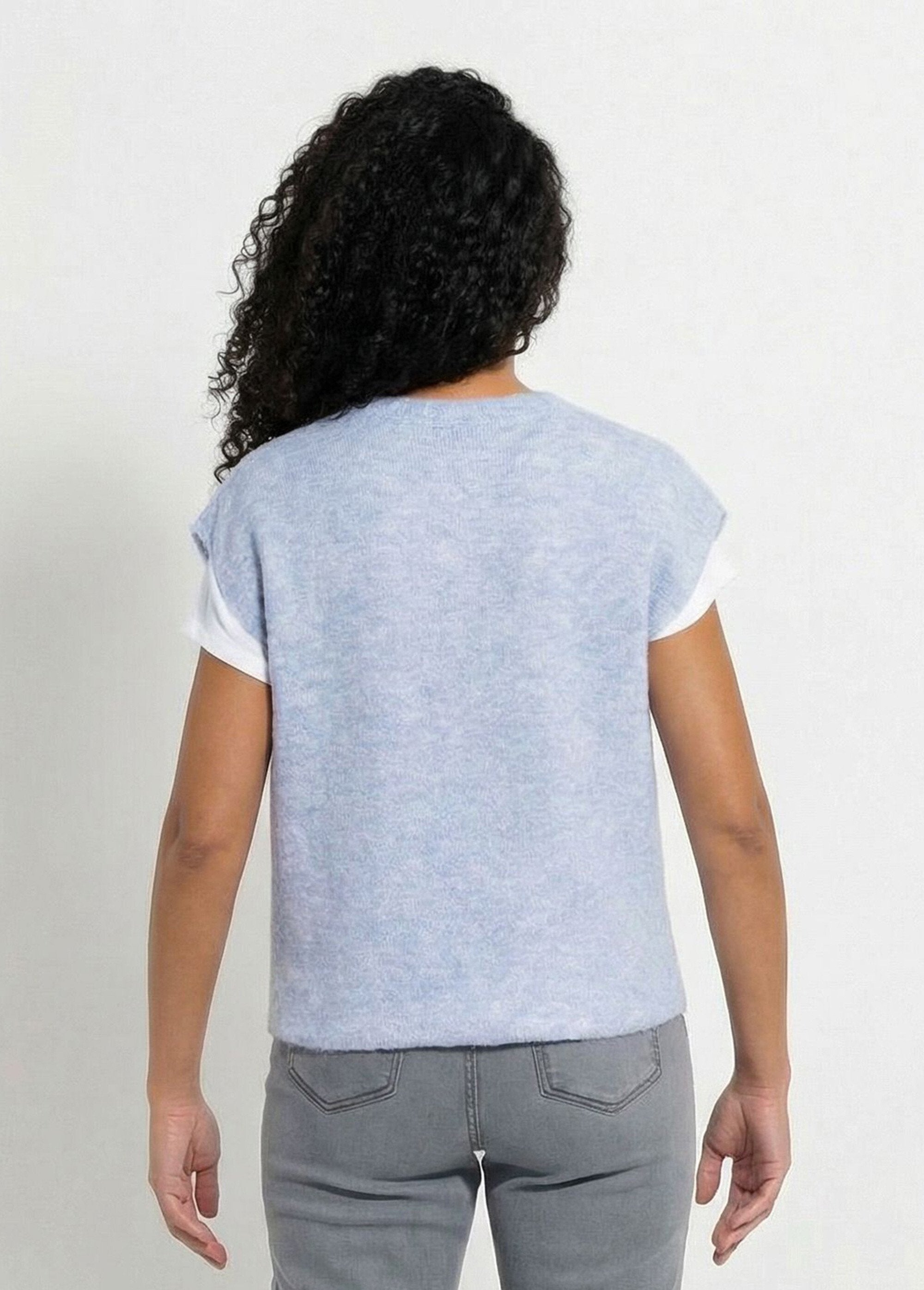 Mouwloos_vest,_gouden_knopen,_bouclette_breisel_Bleu_DO1_slim