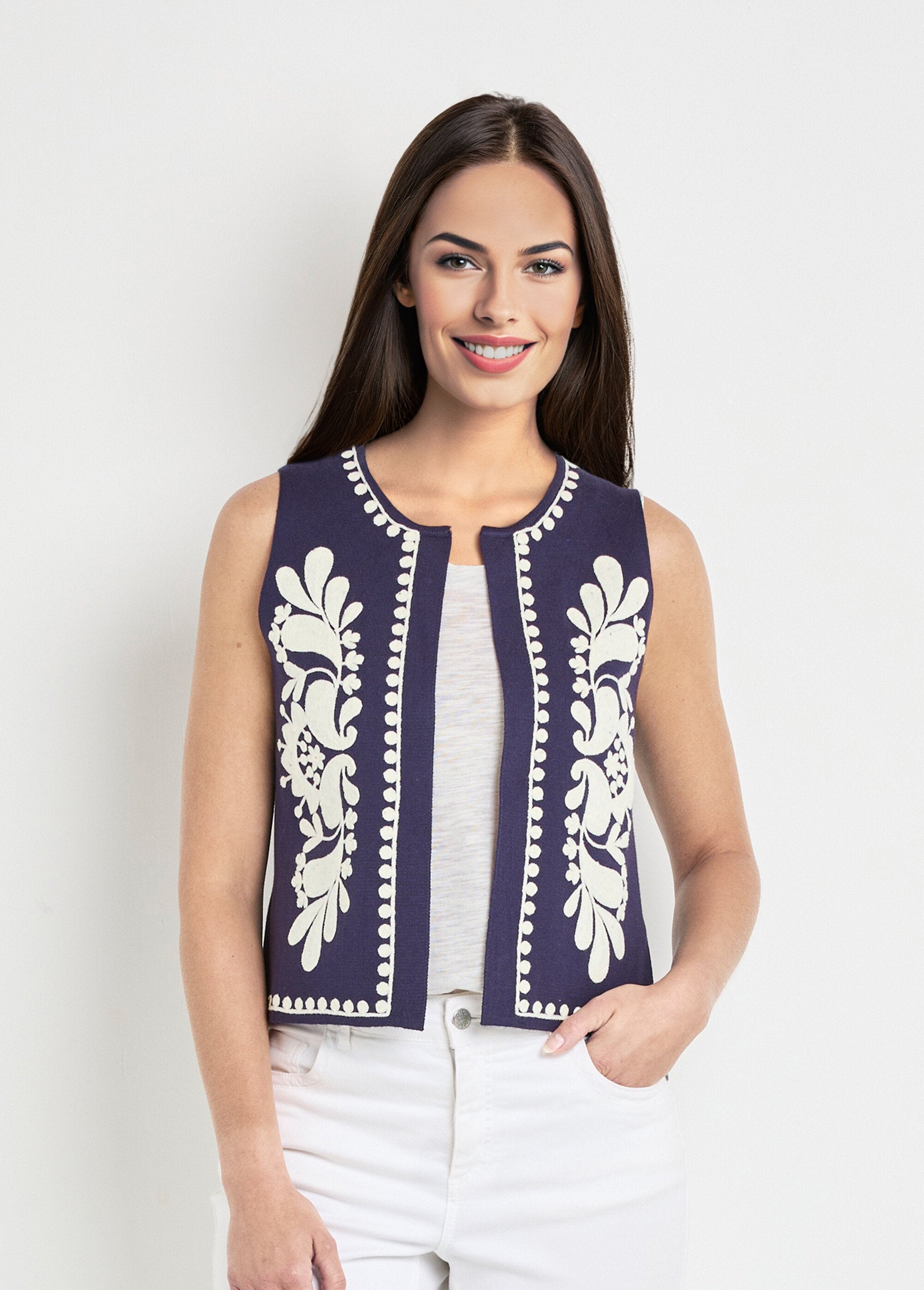 Mouwloos_gebreid_vest_met_borduursel_Marine_FA1_slim