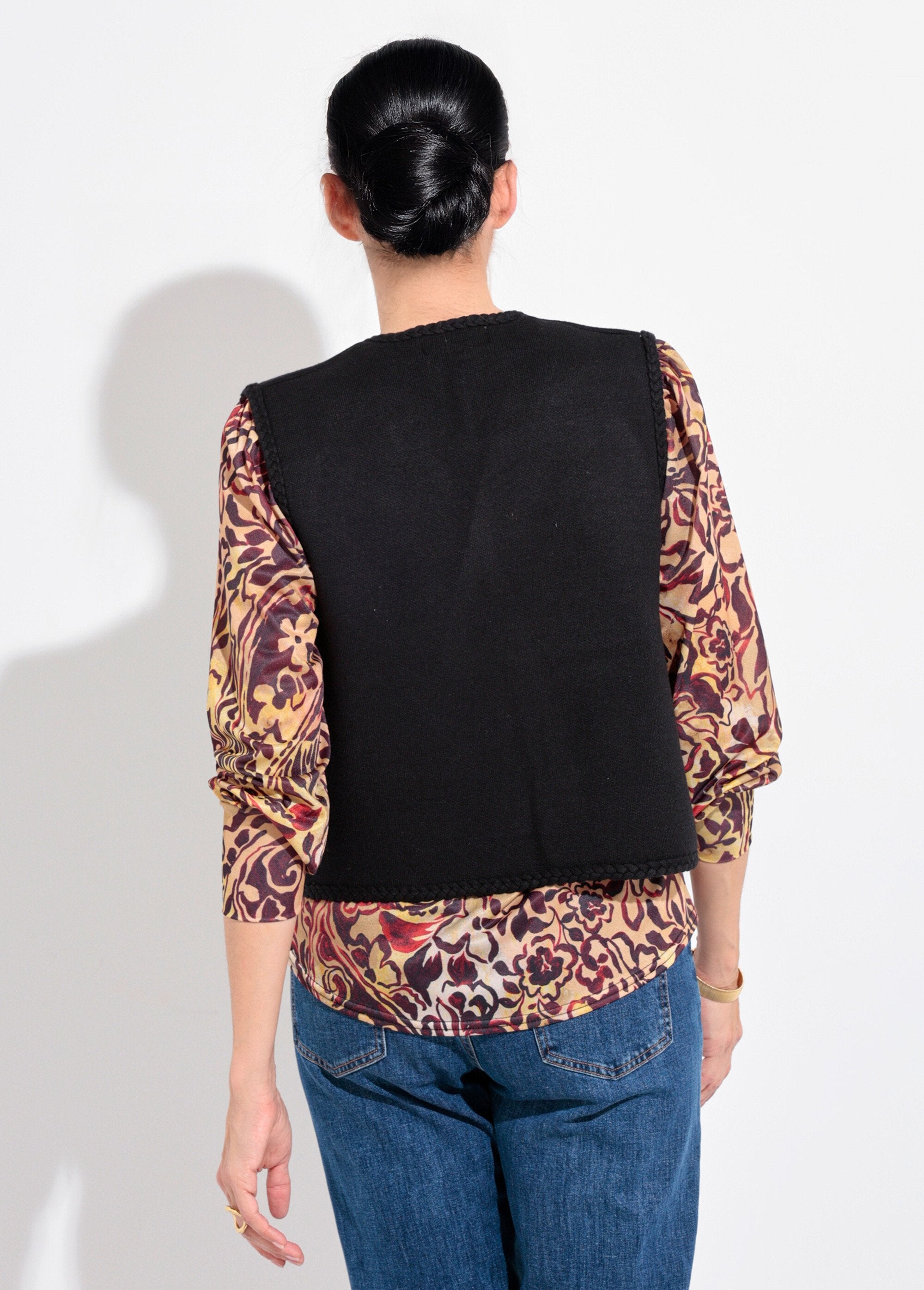 Dik_mouwloos_vest_met_gevlochten_details_Noir_DO1_slim