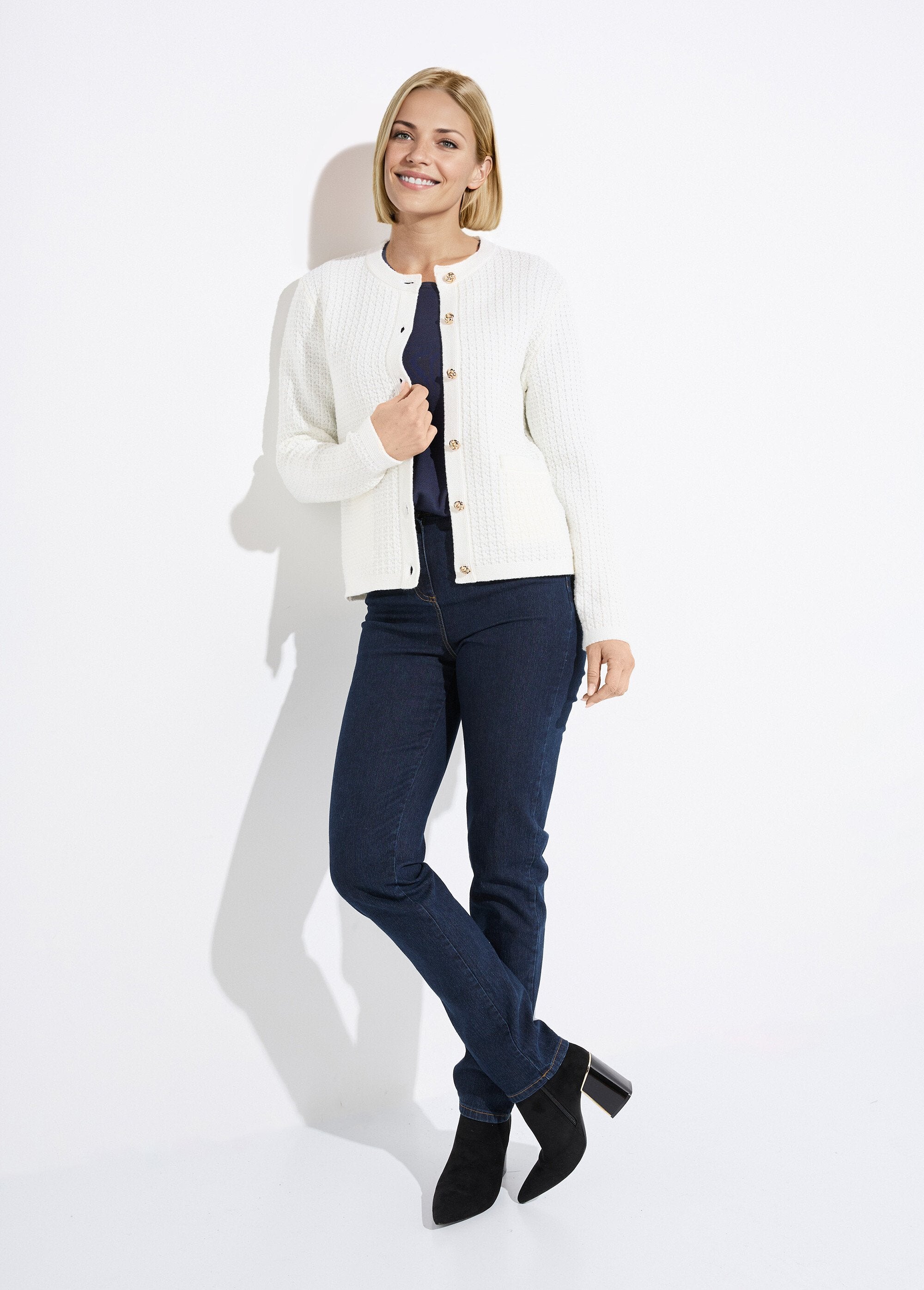 Gebreid_gilet_met_tweed-effect_en_korte_knopen_Ecru_SF1_slim