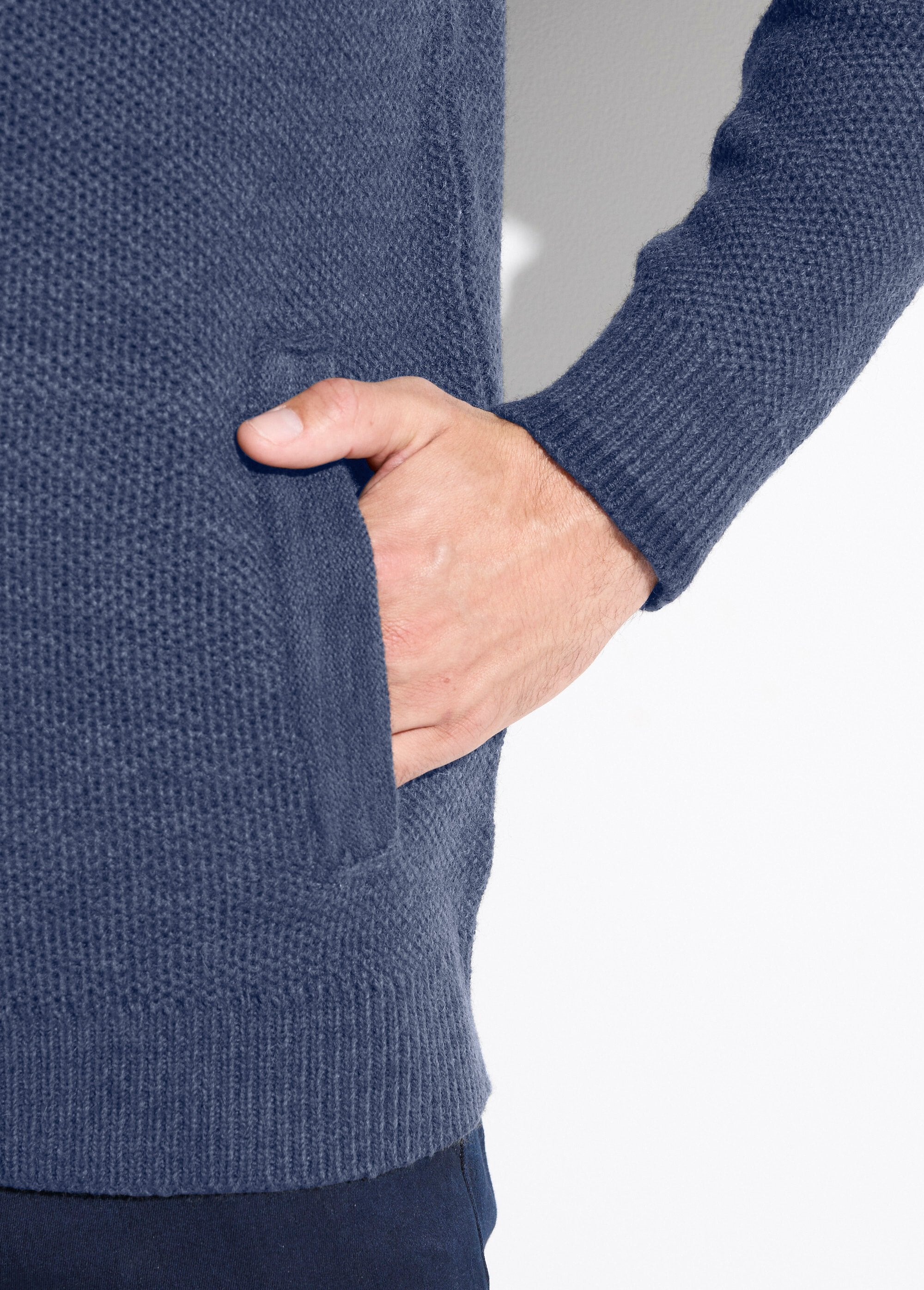 Vest_met_rits_en_opstaande_kraag_in_gevlekte_gebreide_wol_Bleu_DE2_slim