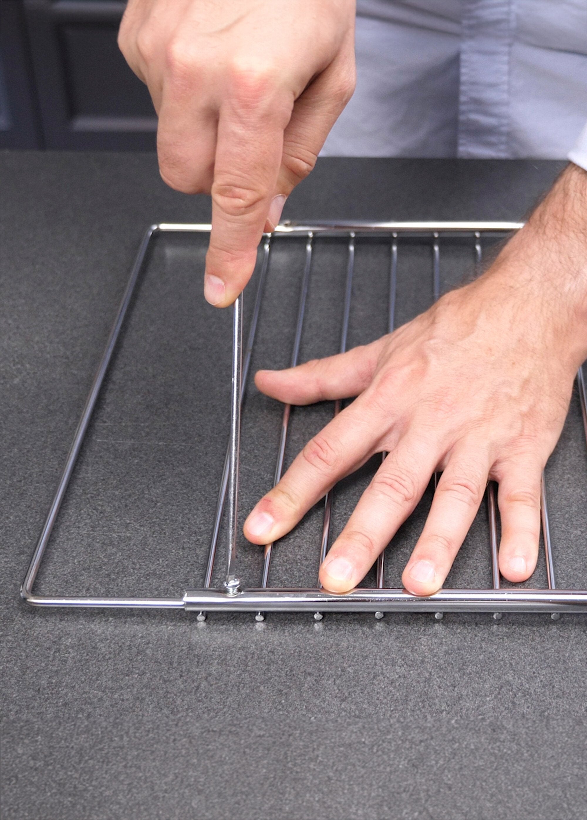 Universeel_ovenrek,_uitschuifbaar_van_33_tot_61_cm_Gris_DE1_slim